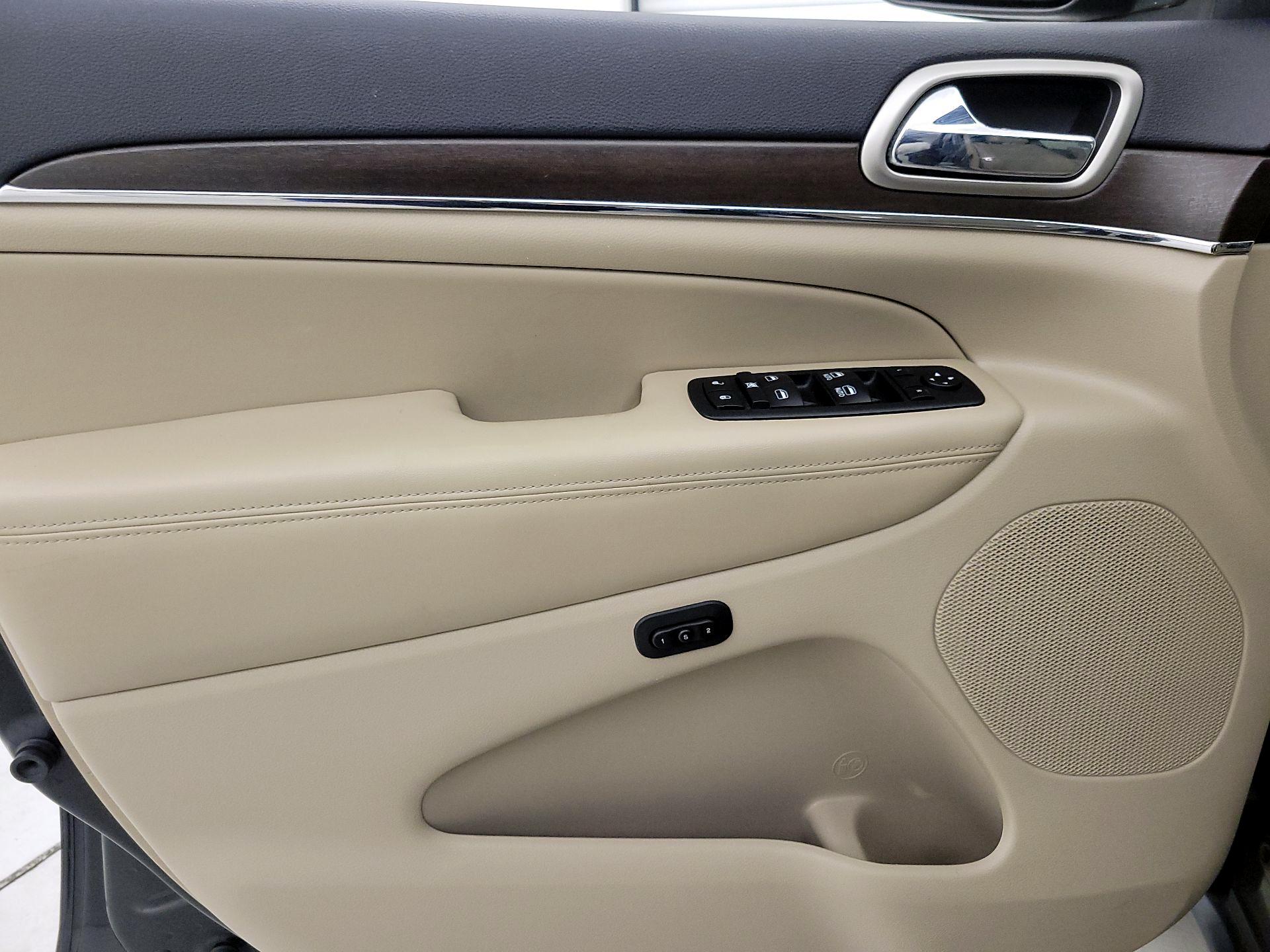 Thumbnail: 2017 Jeep Grand Cherokee - 12