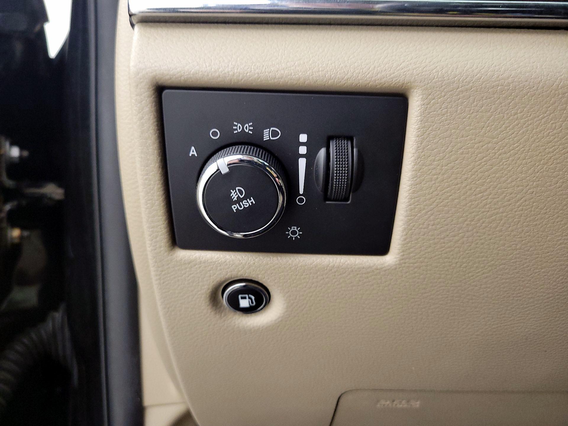 Thumbnail: 2017 Jeep Grand Cherokee - 13