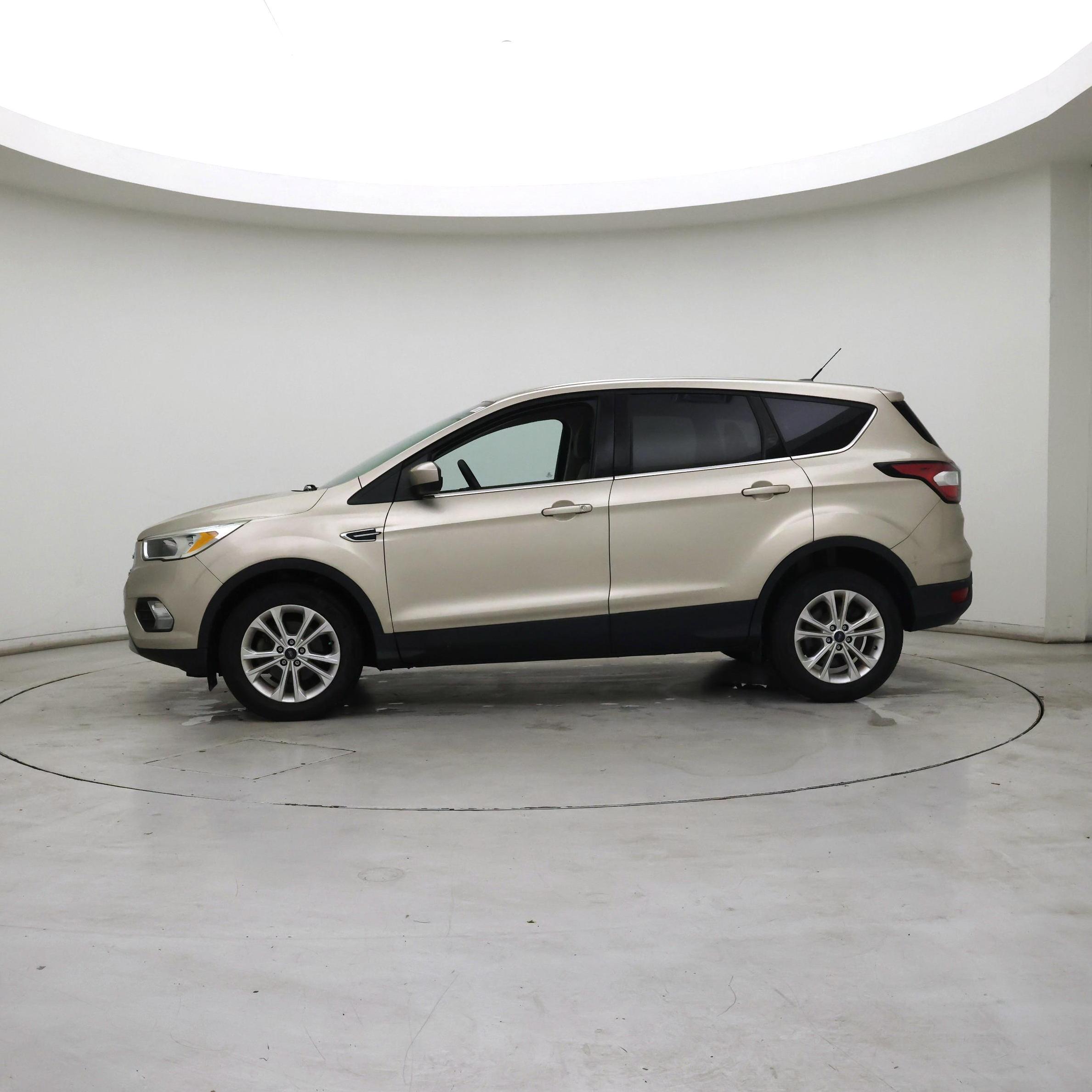 Thumbnail: 2017 Ford Escape - 3