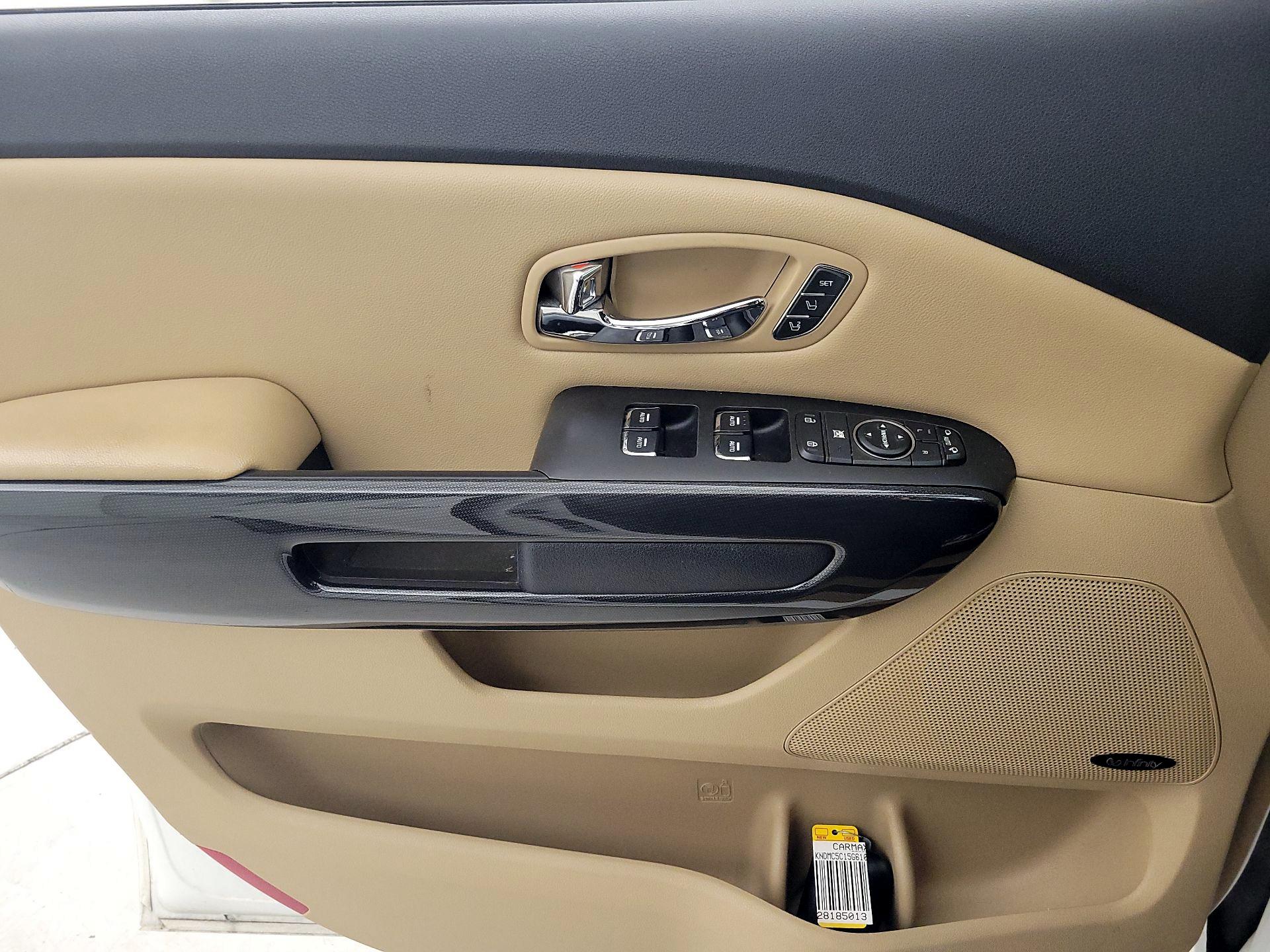 Thumbnail: 2016 Kia Sedona - 12