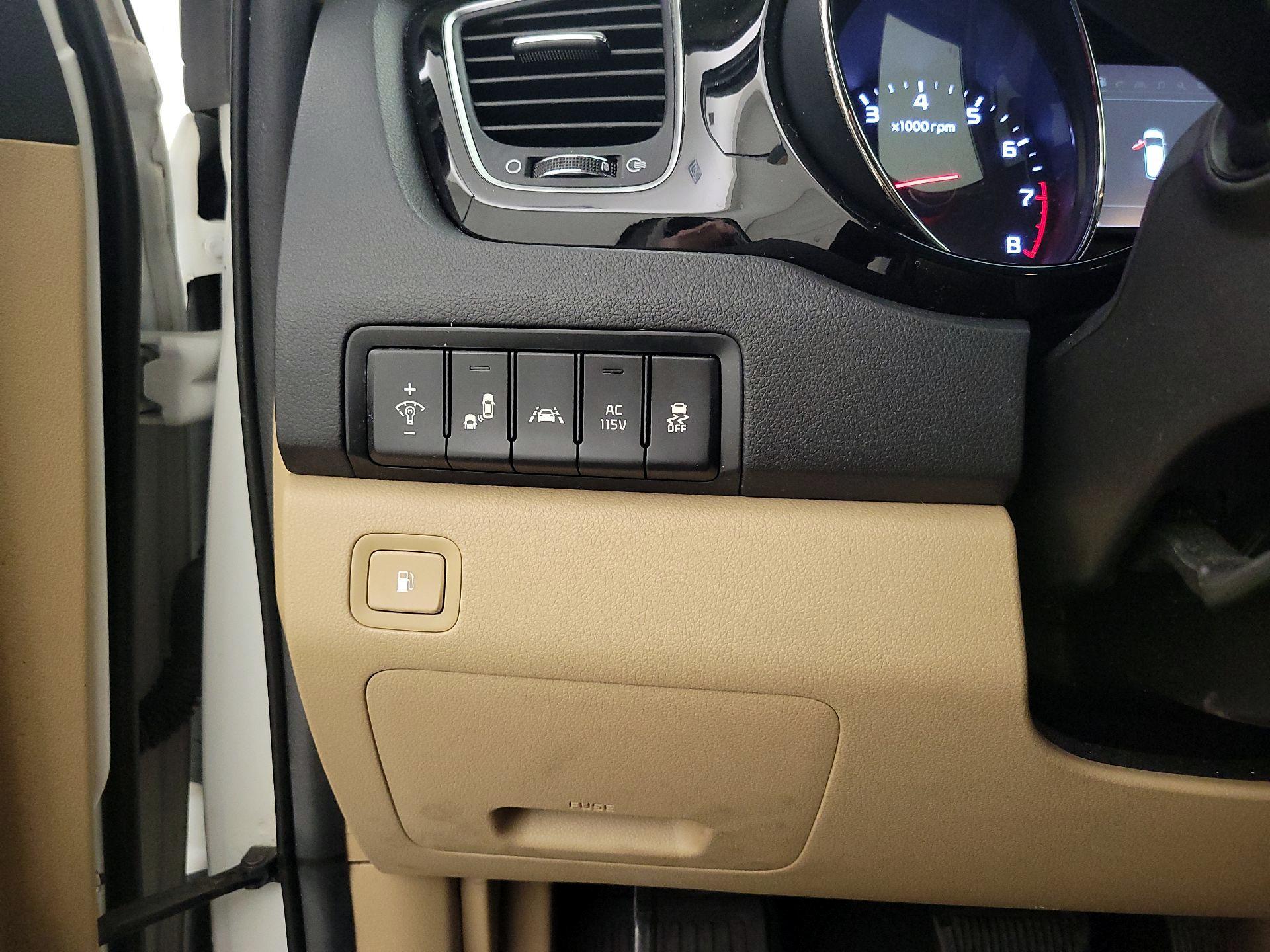 Thumbnail: 2016 Kia Sedona - 13