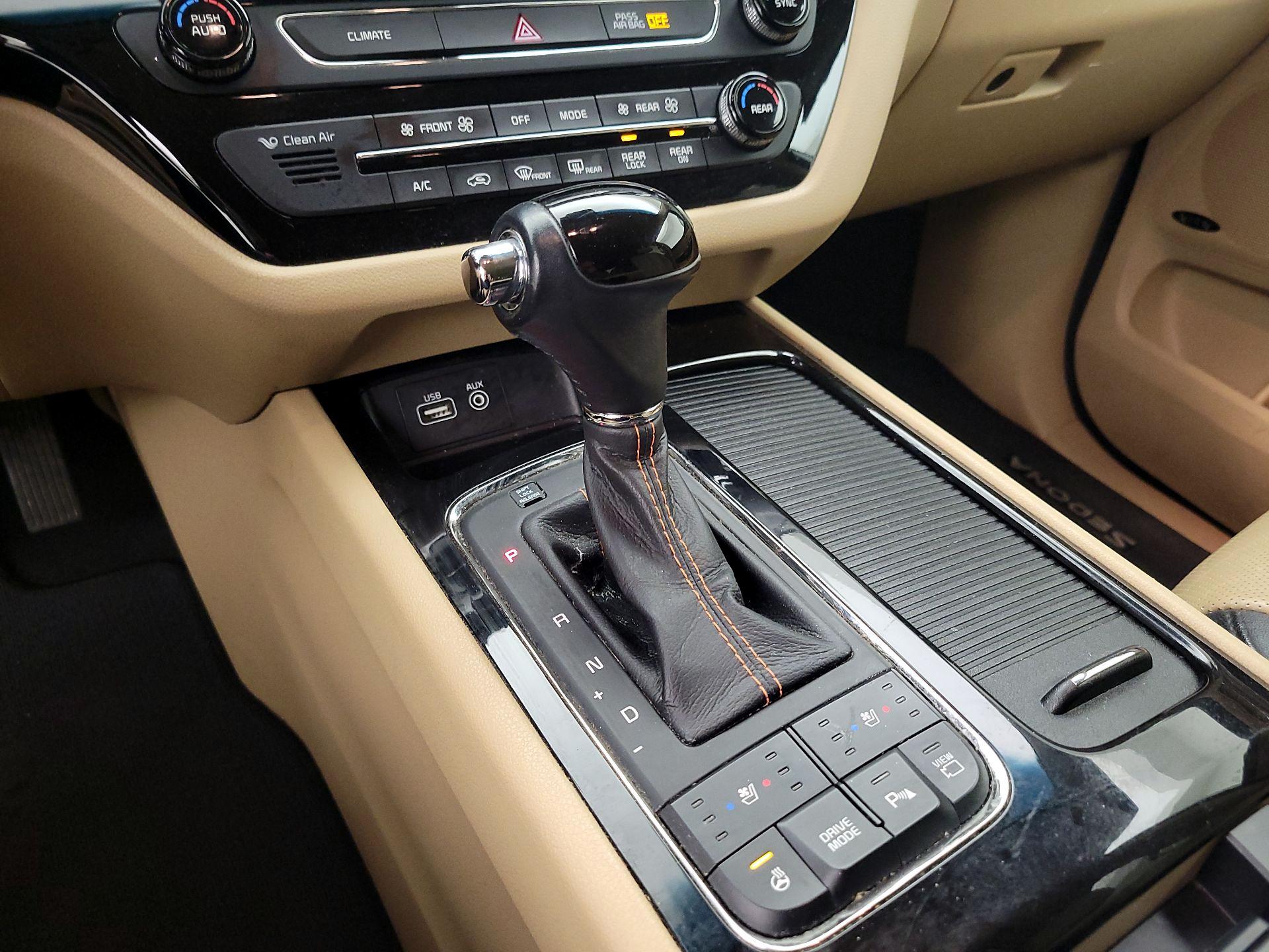 Thumbnail: 2016 Kia Sedona - 17