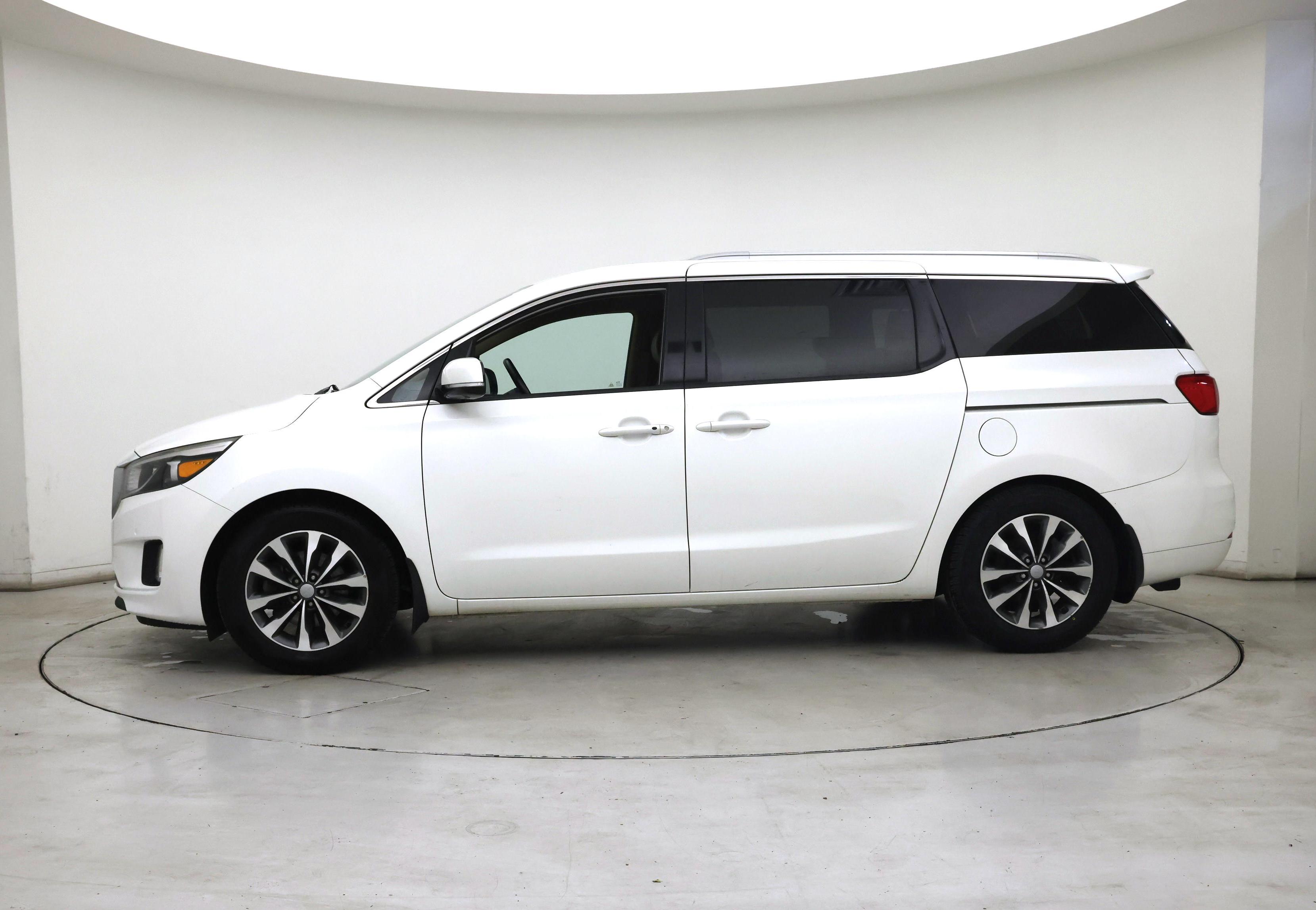 Thumbnail: 2016 Kia Sedona - 3