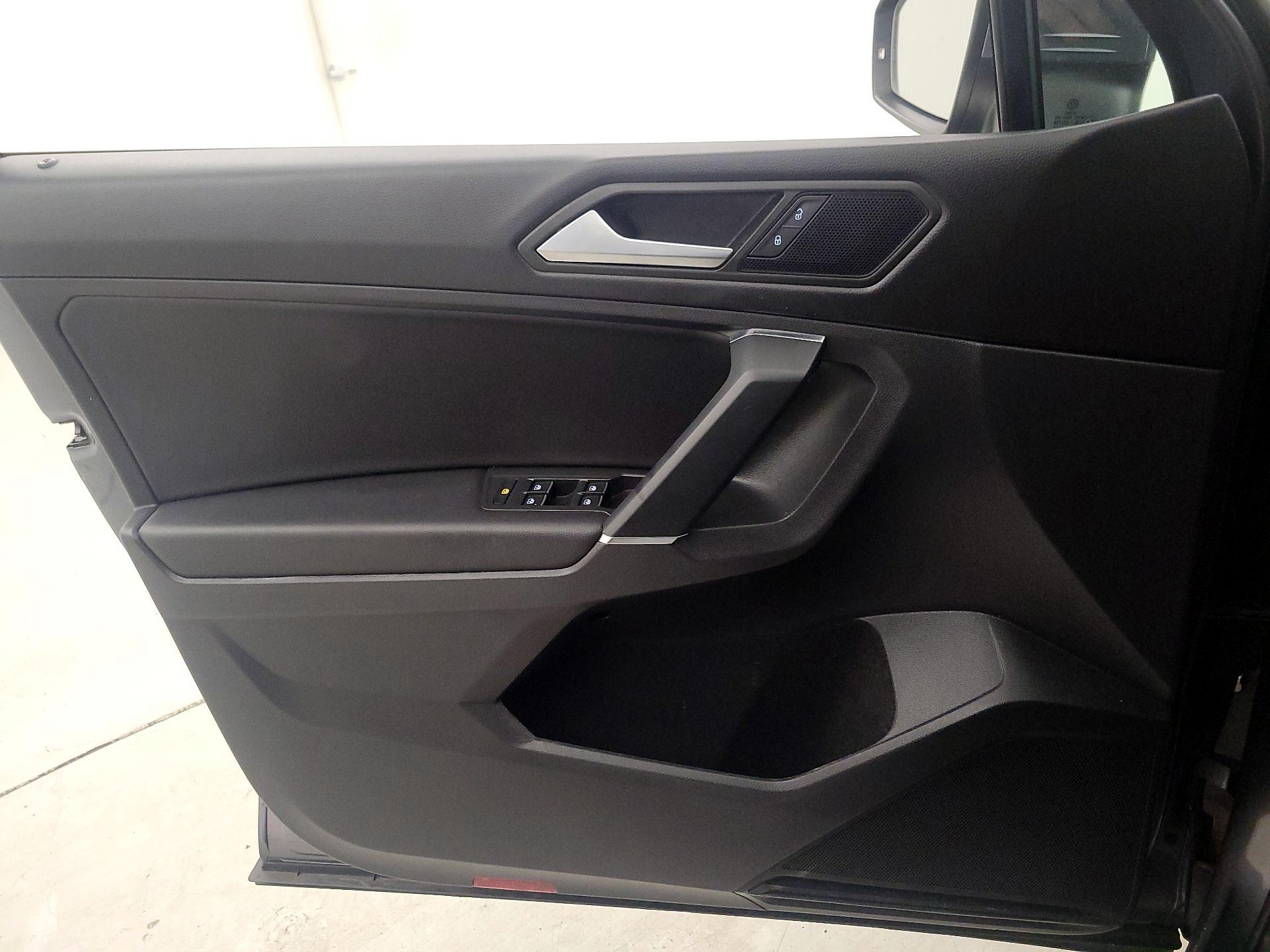 Thumbnail: 2020 Volkswagen Tiguan - 12