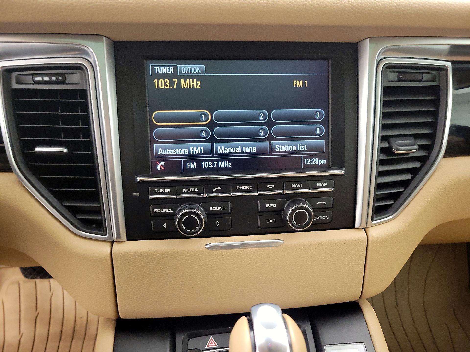 Thumbnail: 2015 Porsche Macan - 15