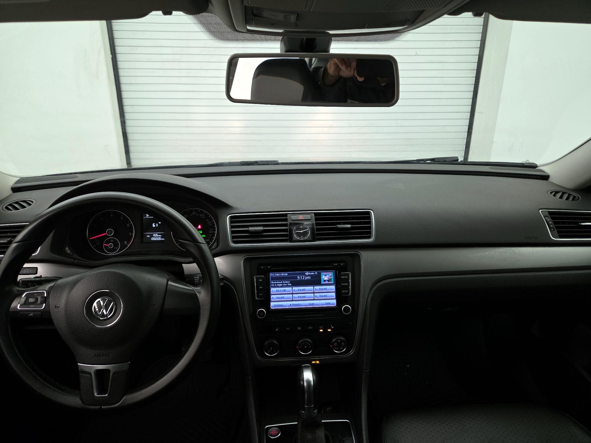 Thumbnail: 2015 Volkswagen Passat - 9