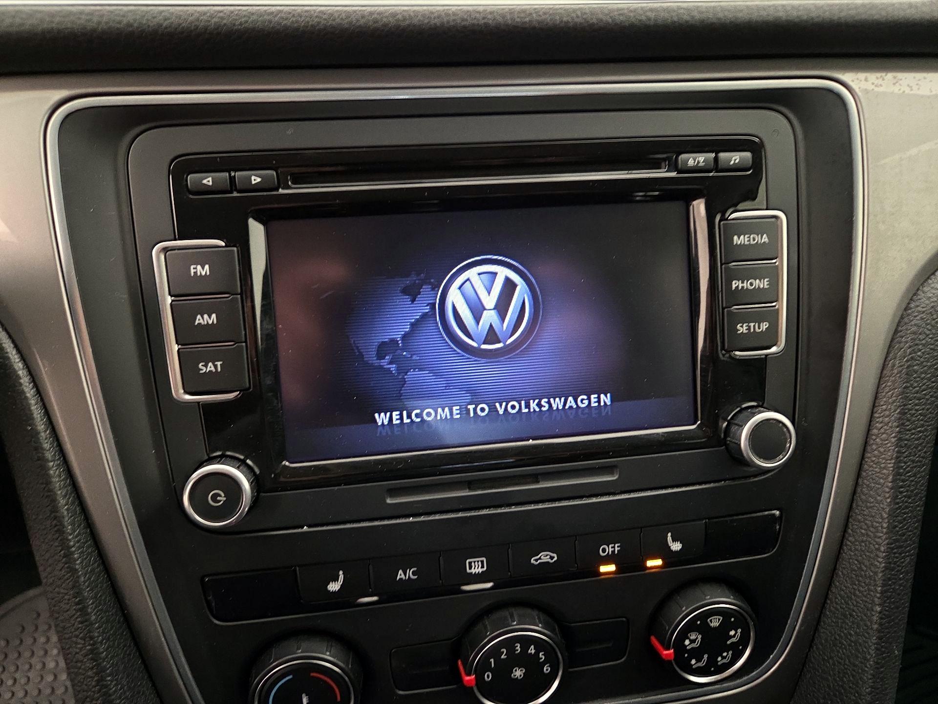 Thumbnail: 2015 Volkswagen Passat - 15