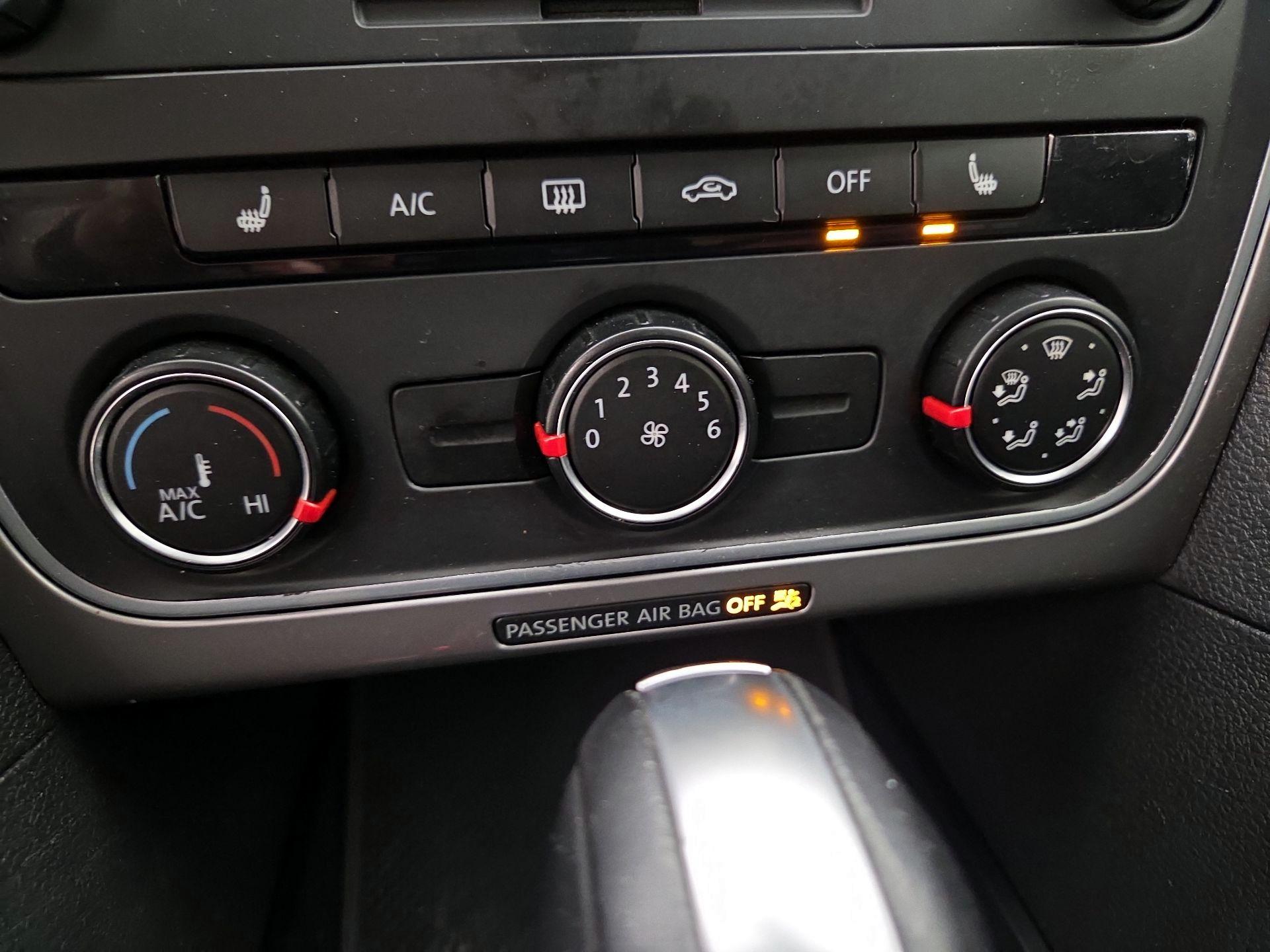 Thumbnail: 2015 Volkswagen Passat - 16