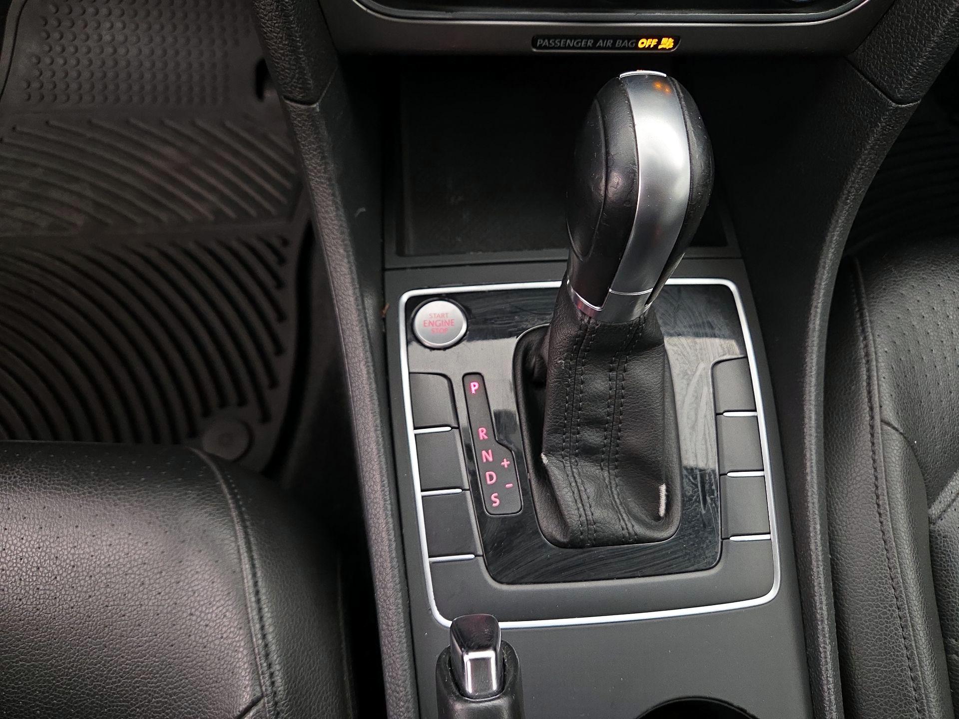 Thumbnail: 2015 Volkswagen Passat - 17