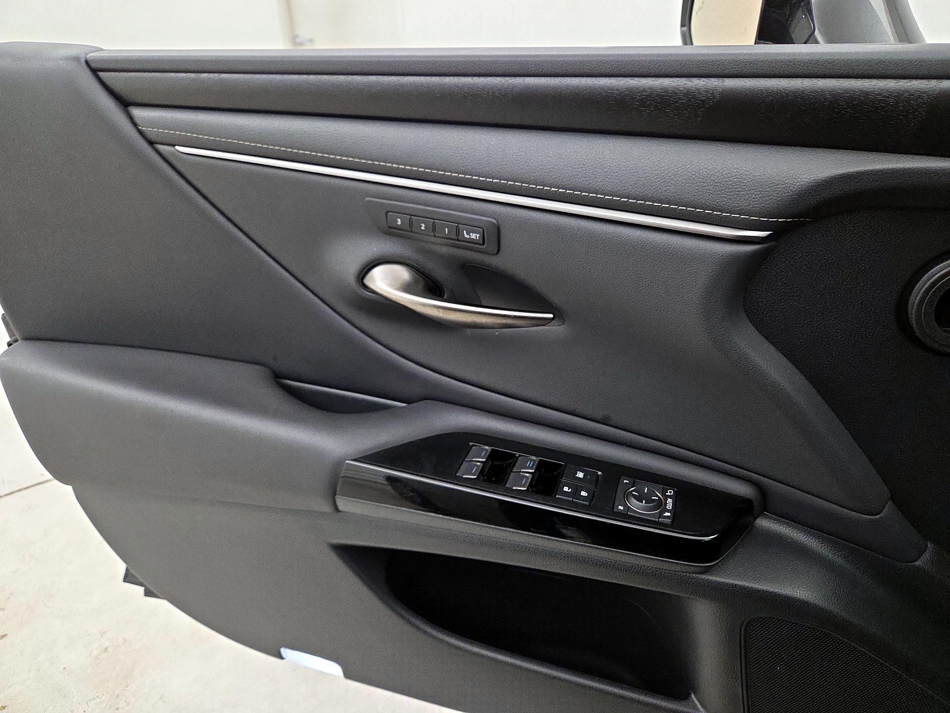 Thumbnail: 2023 Lexus ES - 12