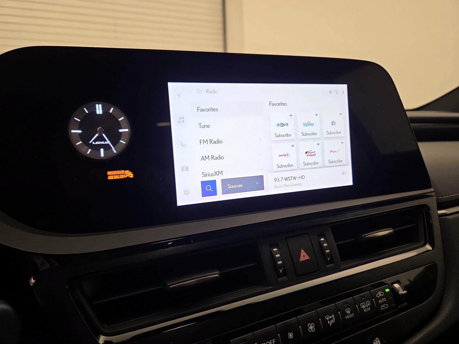 Thumbnail: 2023 Lexus ES - 14