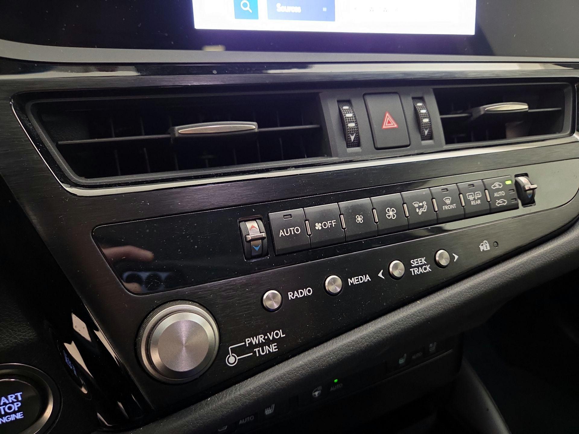 Thumbnail: 2023 Lexus ES - 15