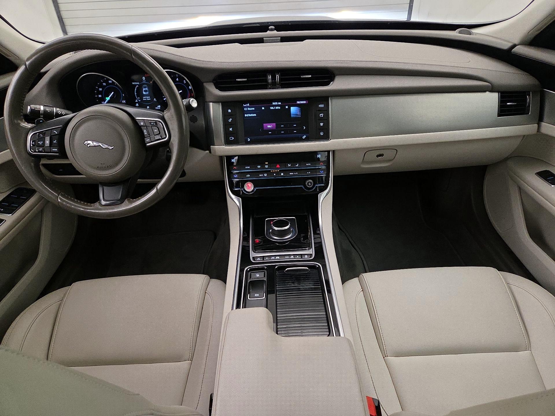 Thumbnail: 2017 Jaguar XF - 9