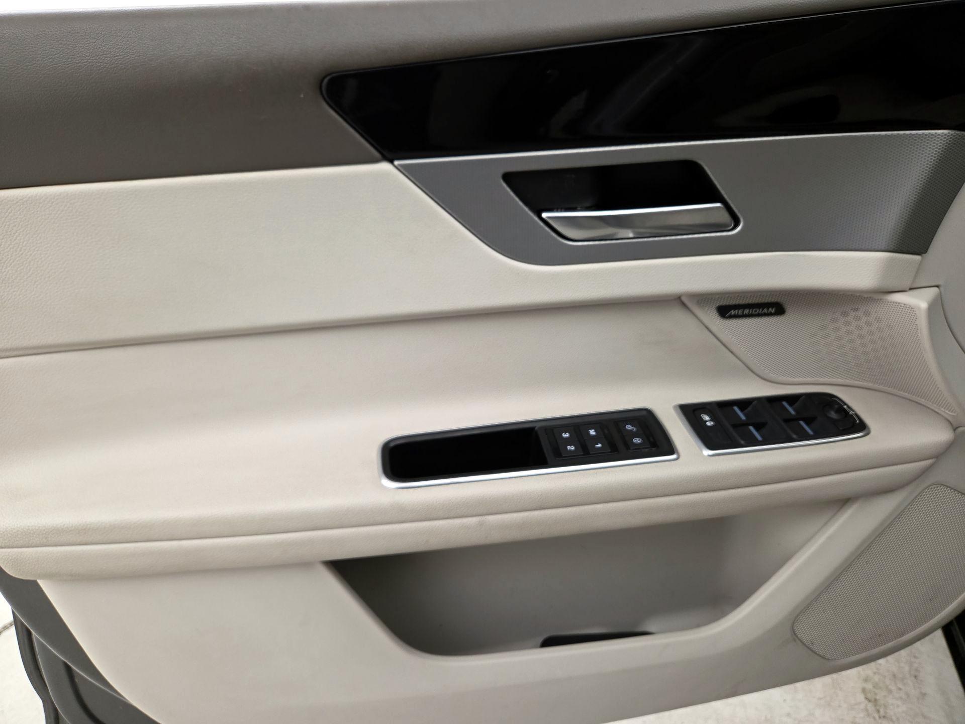 Thumbnail: 2017 Jaguar XF - 12