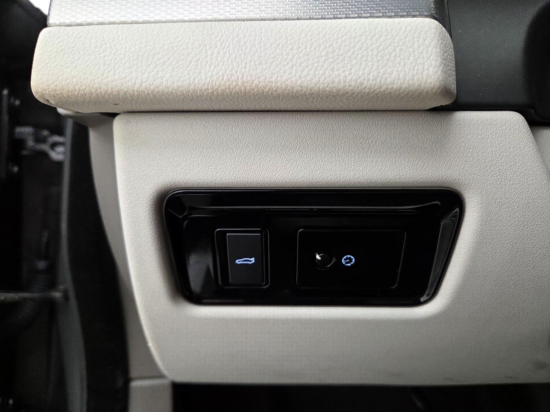 Thumbnail: 2017 Jaguar XF - 13