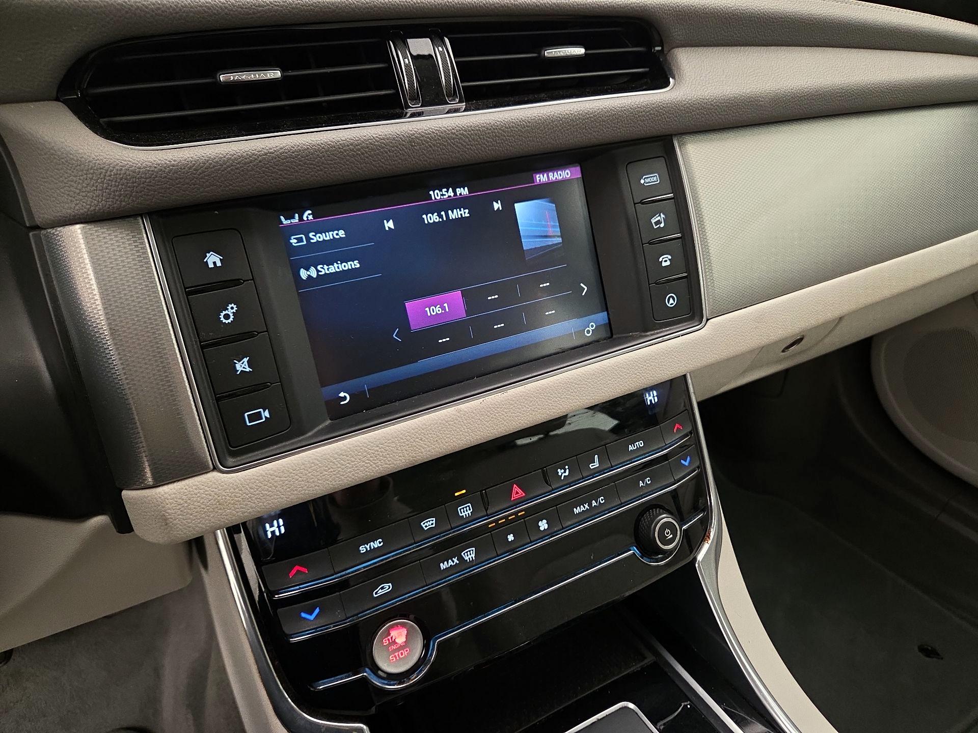 Thumbnail: 2017 Jaguar XF - 15