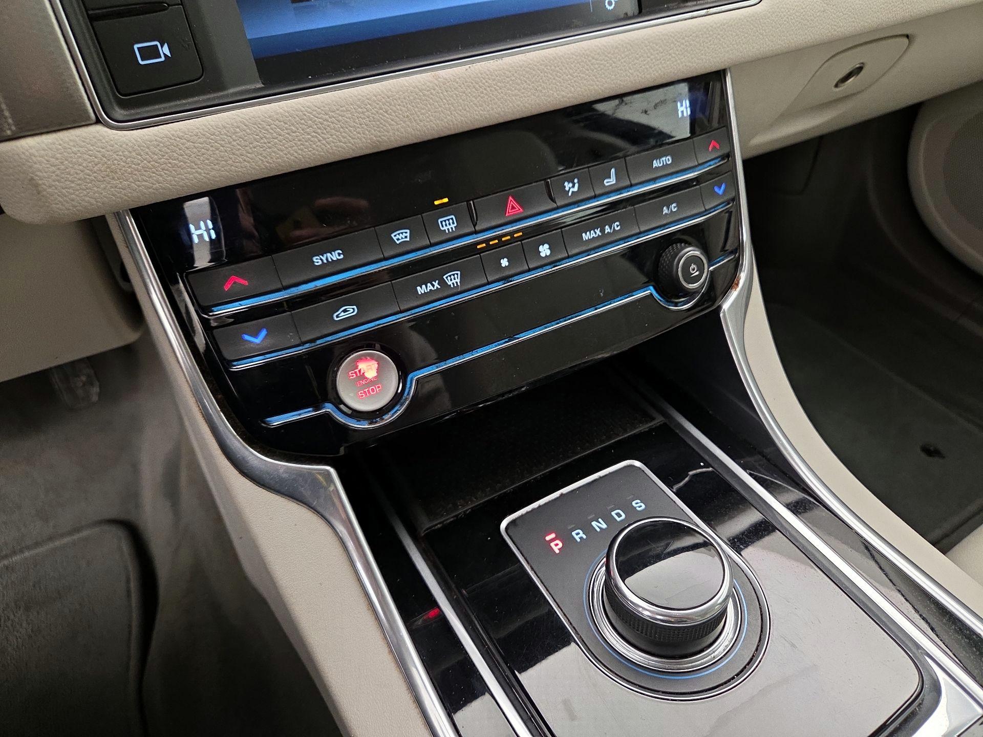 Thumbnail: 2017 Jaguar XF - 16