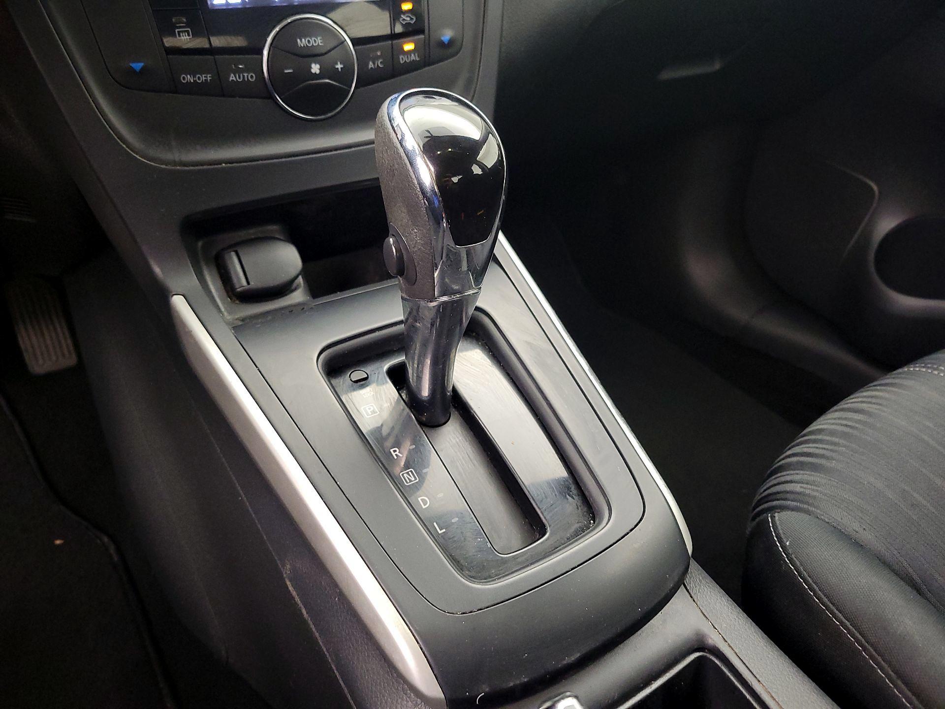 Thumbnail: 2018 Nissan Sentra - 17