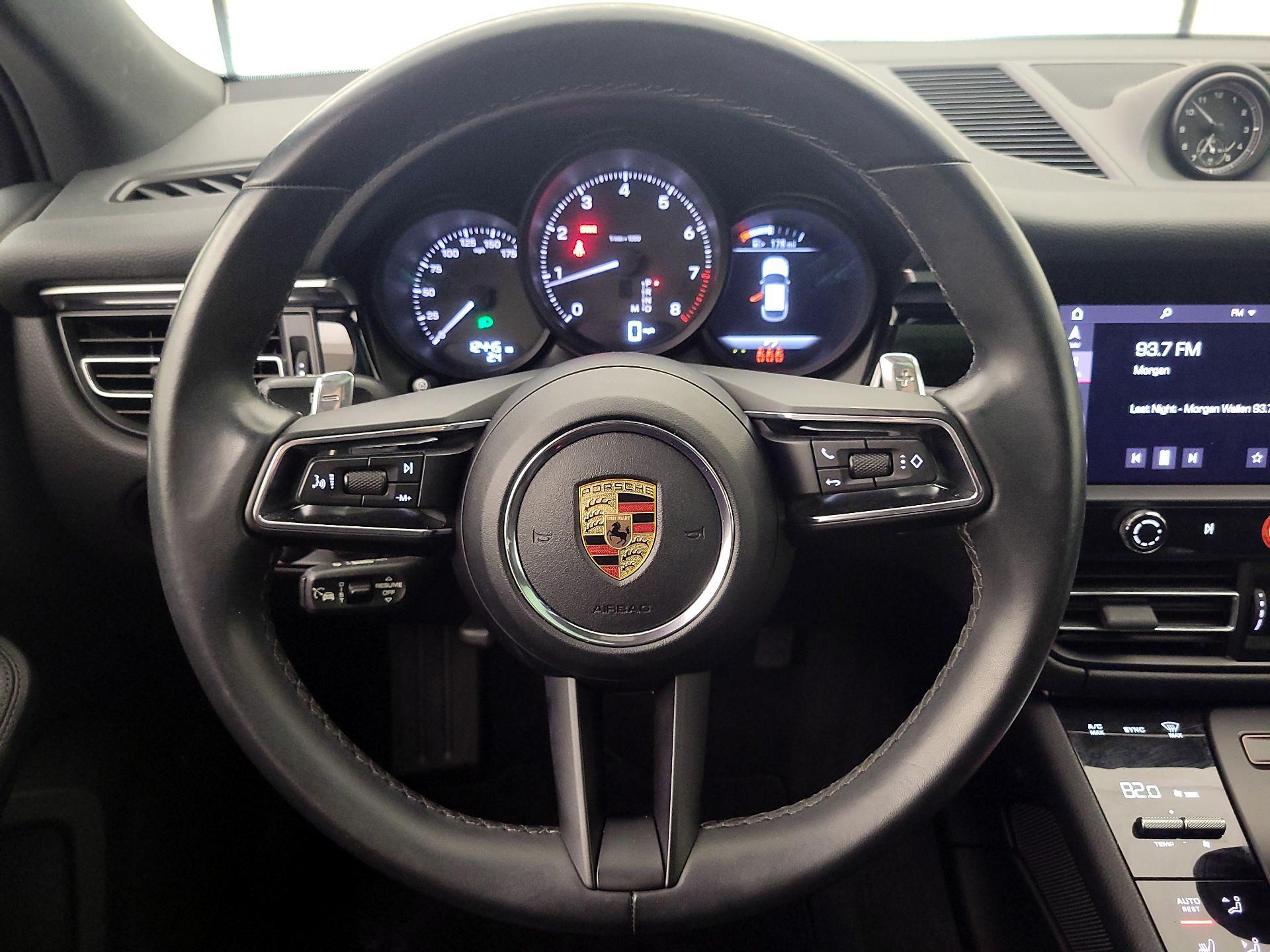 Thumbnail: 2023 Porsche Macan - 10