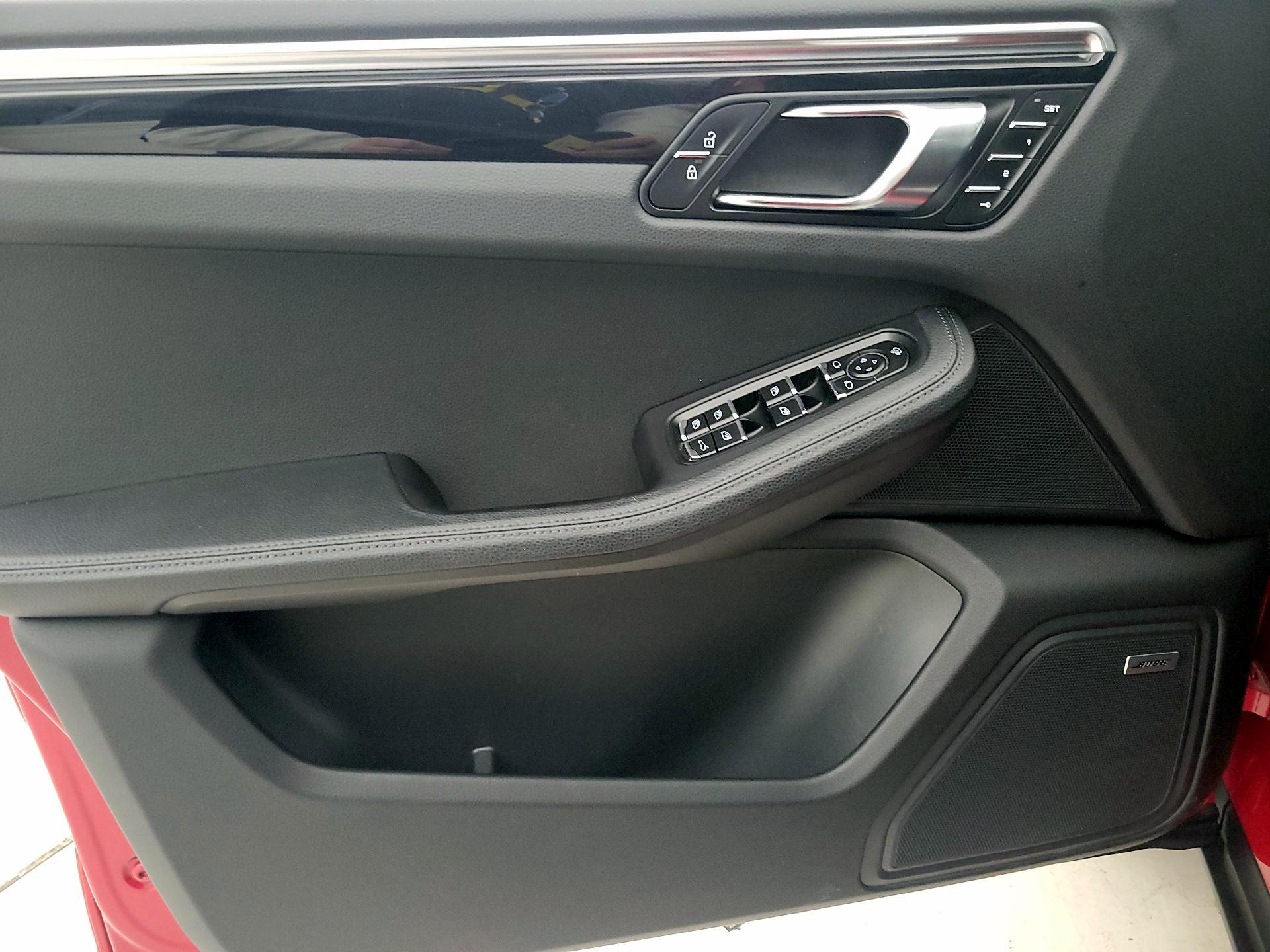 Thumbnail: 2023 Porsche Macan - 12