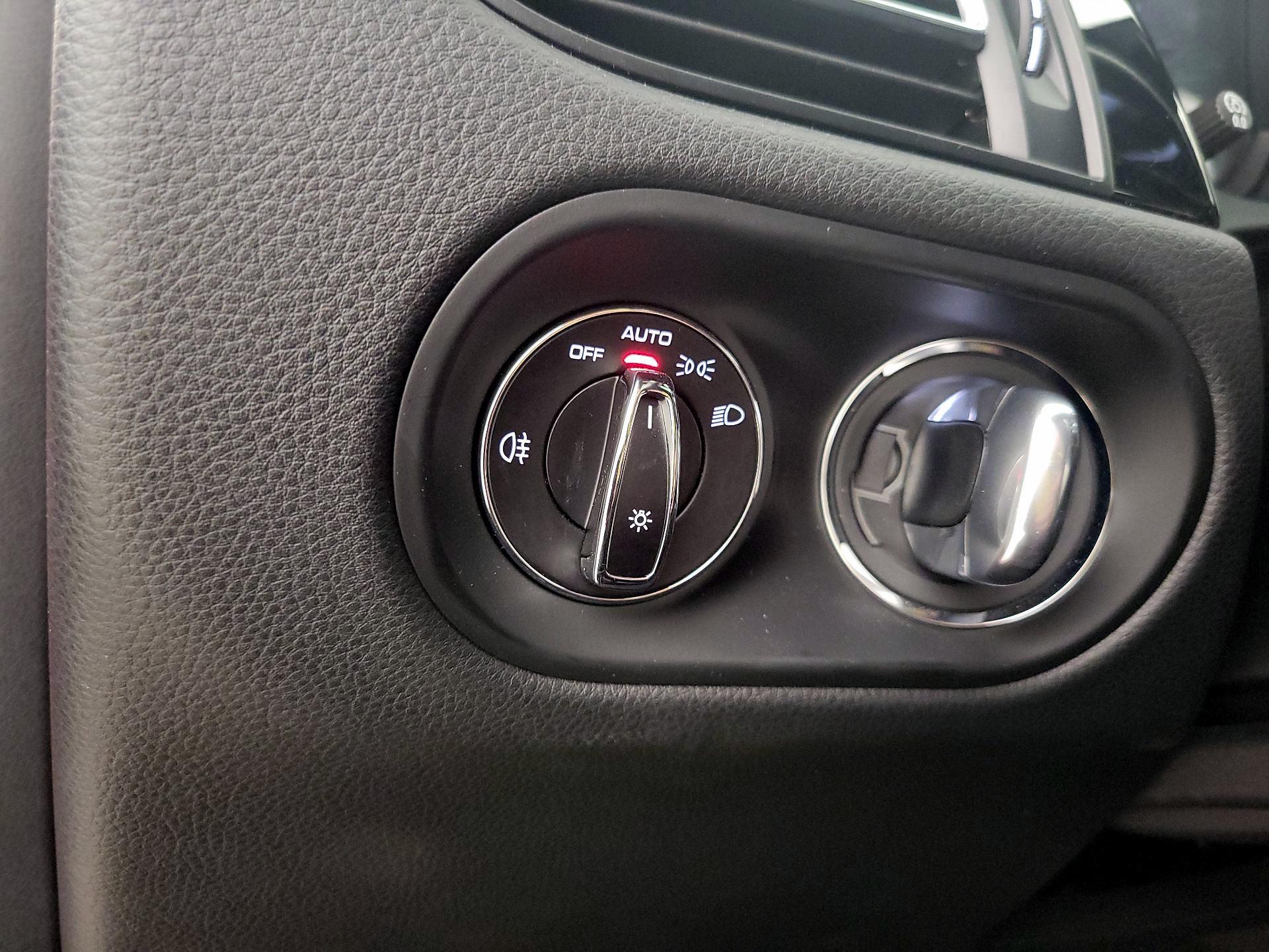 Thumbnail: 2023 Porsche Macan - 13