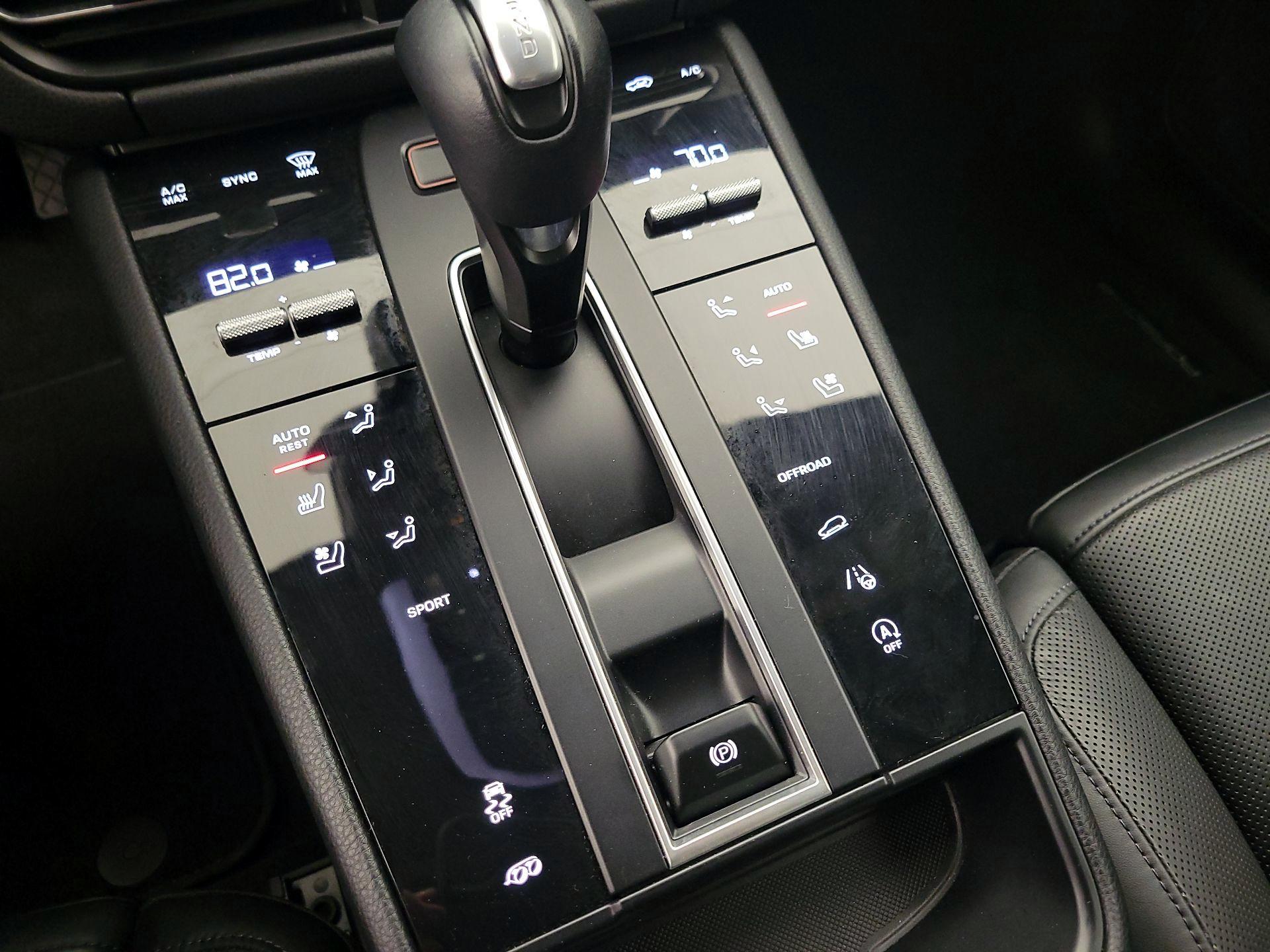 Thumbnail: 2023 Porsche Macan - 16