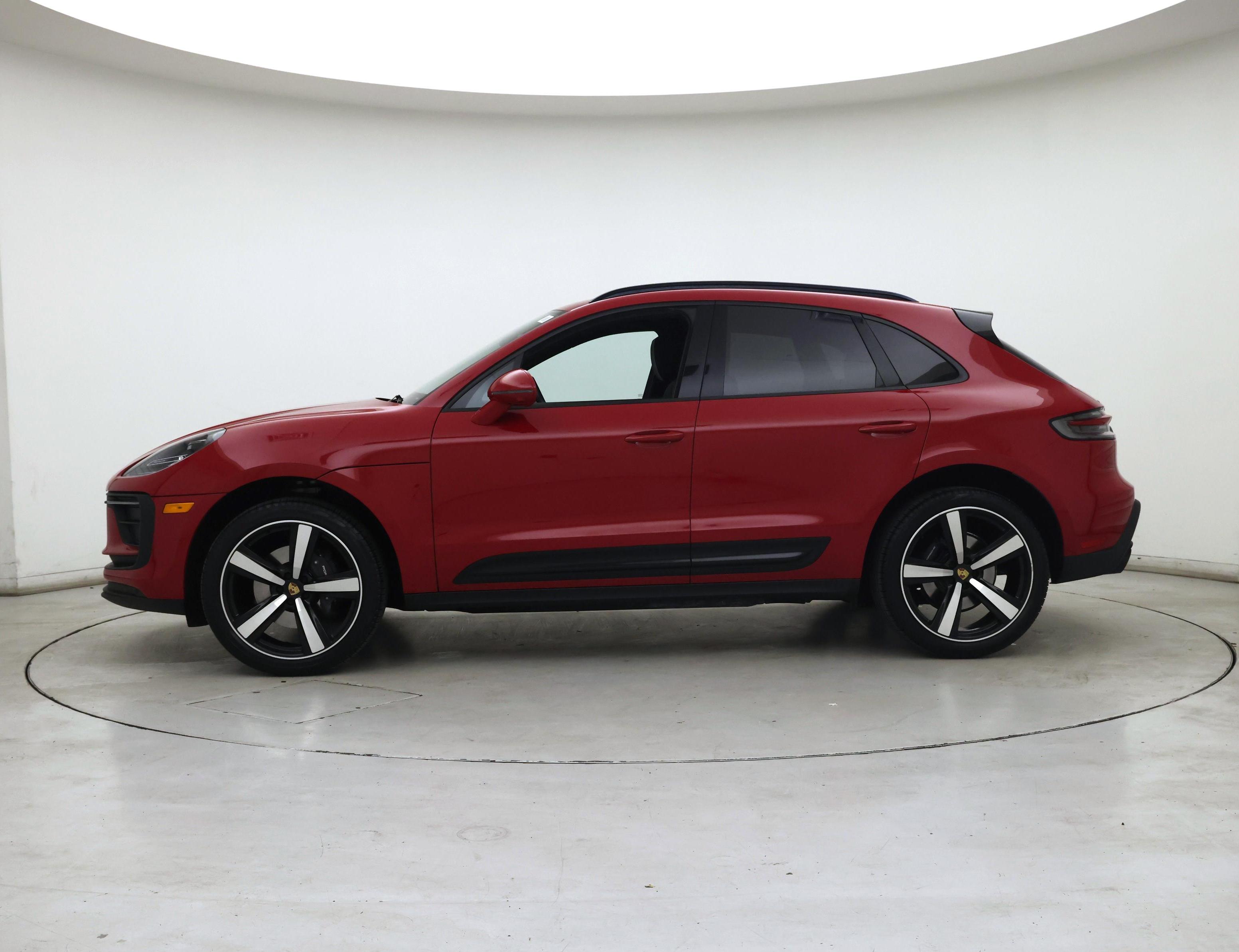 Thumbnail: 2023 Porsche Macan - 3