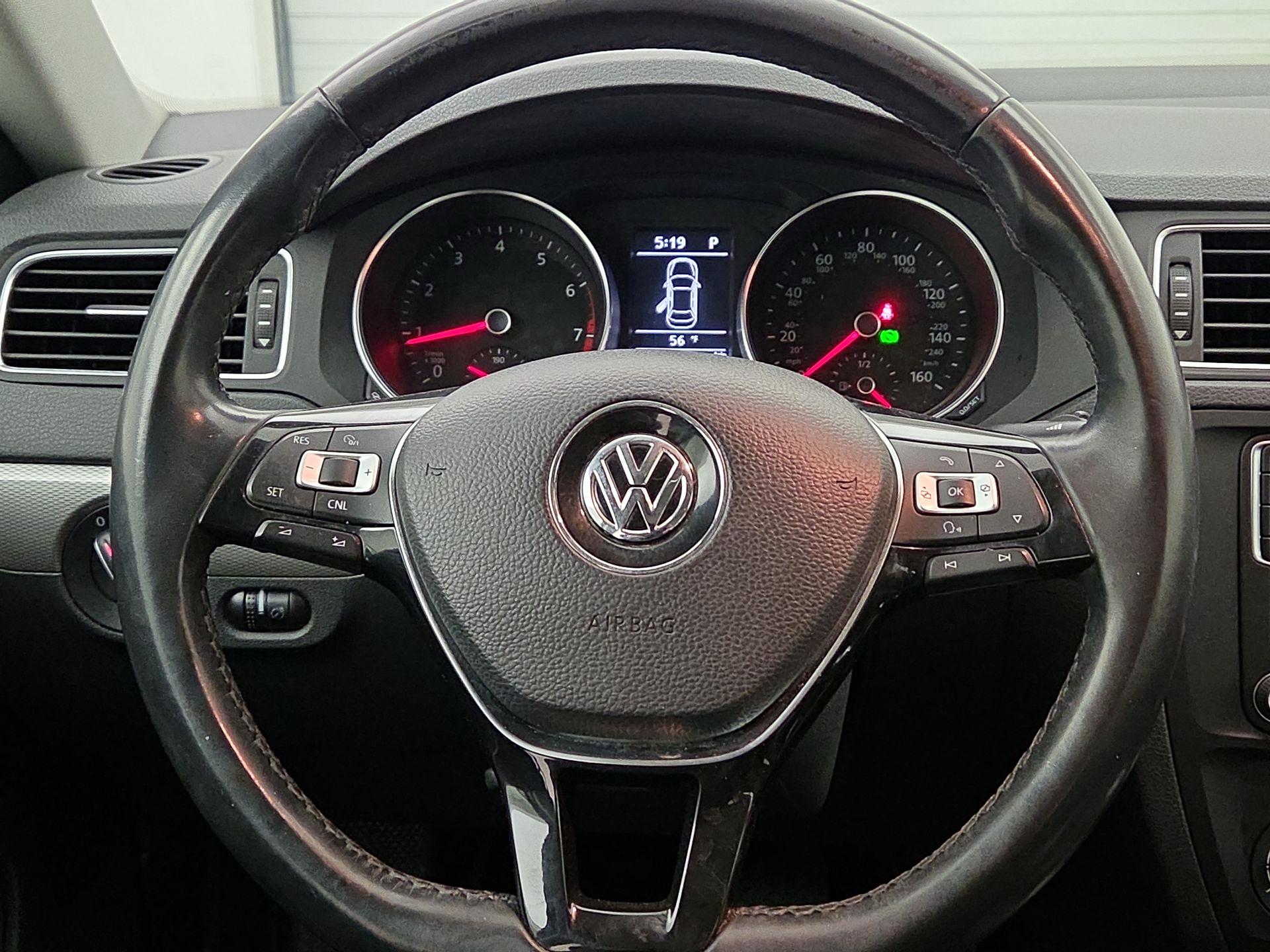 Thumbnail: 2017 Volkswagen Jetta - 10