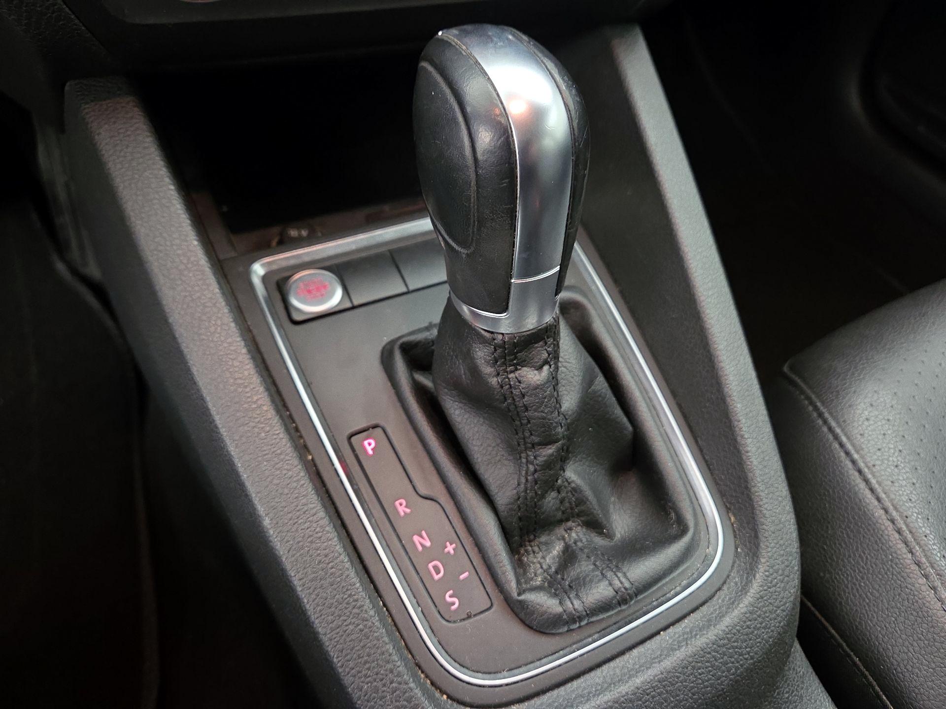 Thumbnail: 2017 Volkswagen Jetta - 16