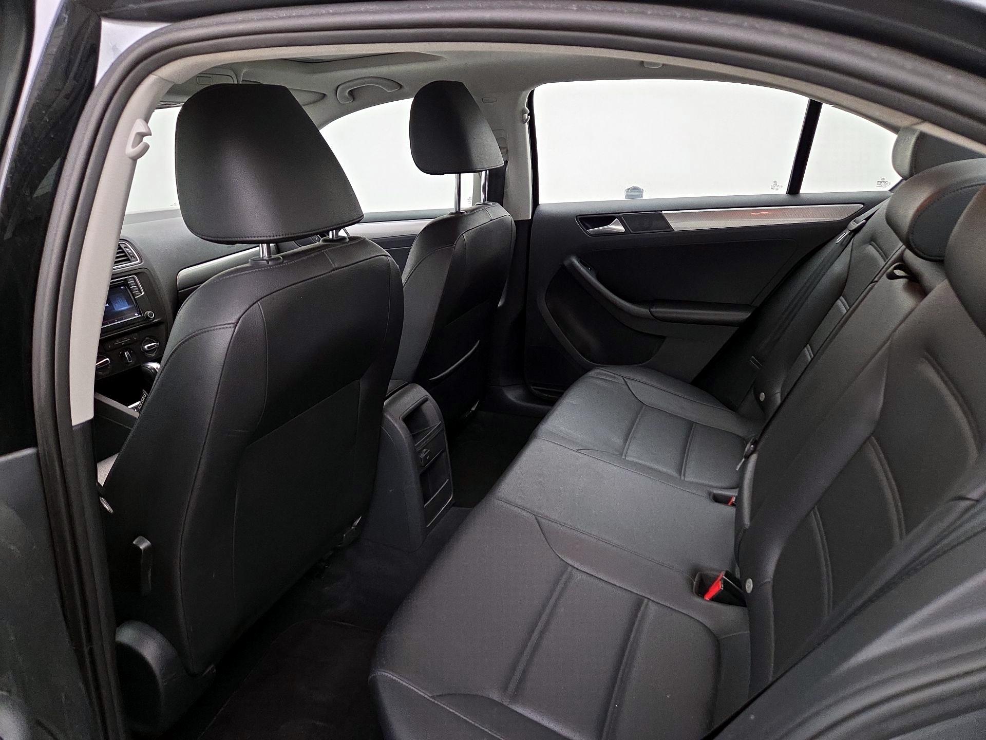 Thumbnail: 2017 Volkswagen Jetta - 18