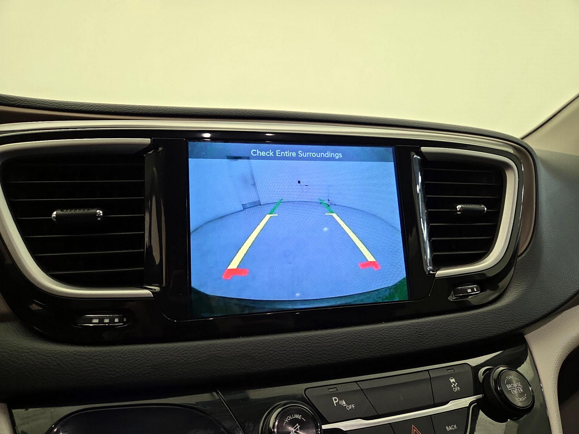 Thumbnail: 2017 Chrysler Pacifica - 14