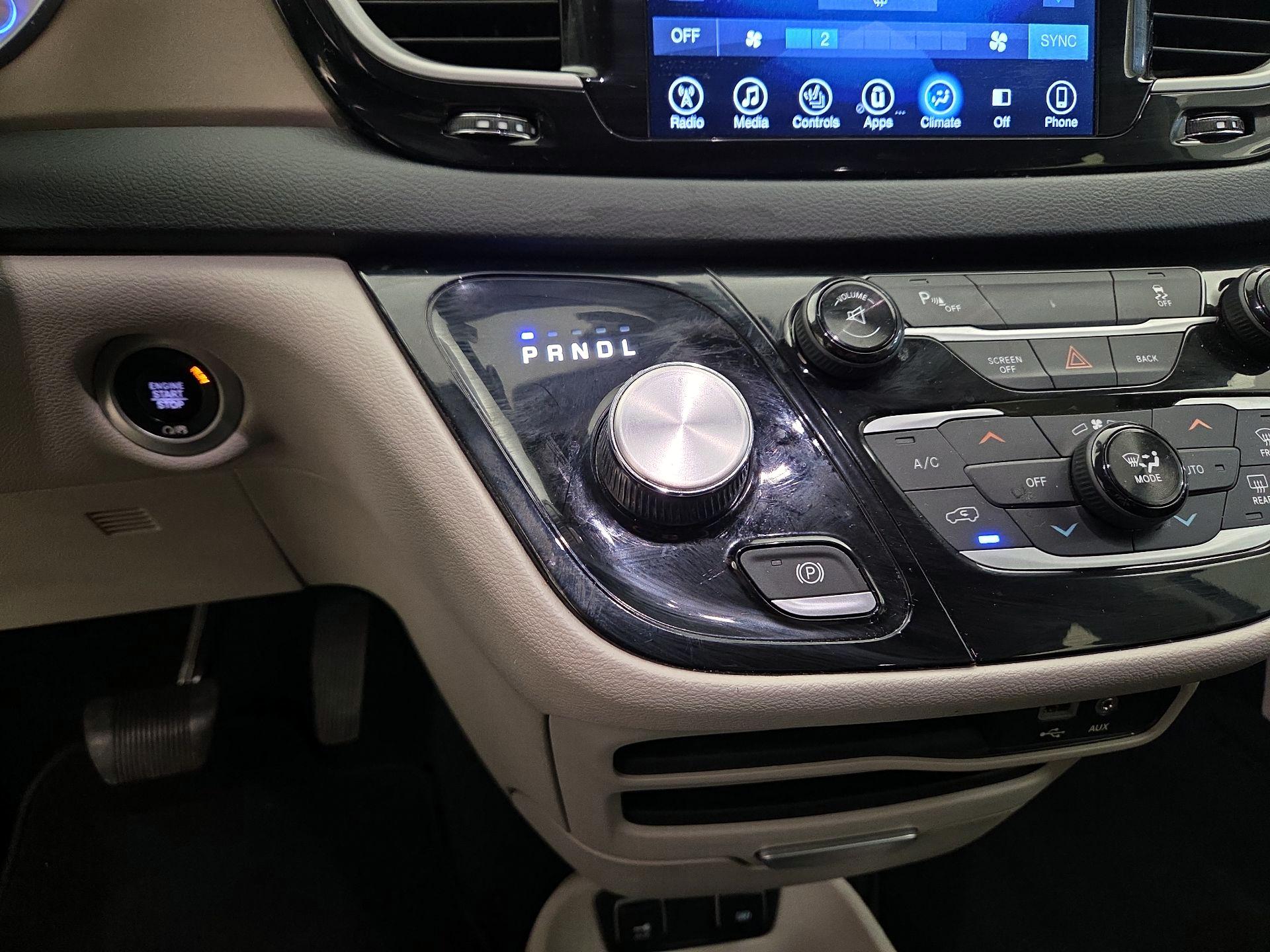 Thumbnail: 2017 Chrysler Pacifica - 17