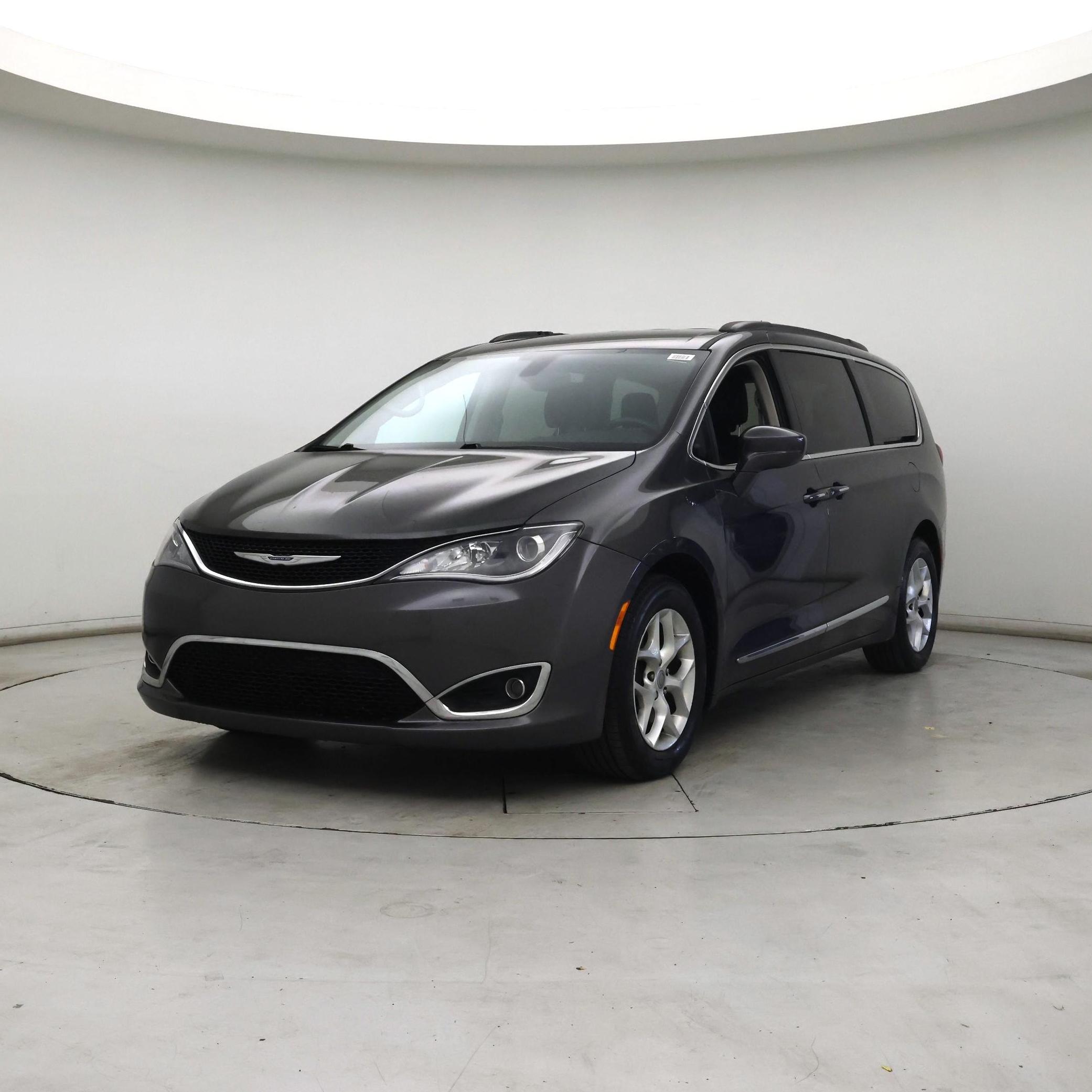 Thumbnail: 2017 Chrysler Pacifica - 4