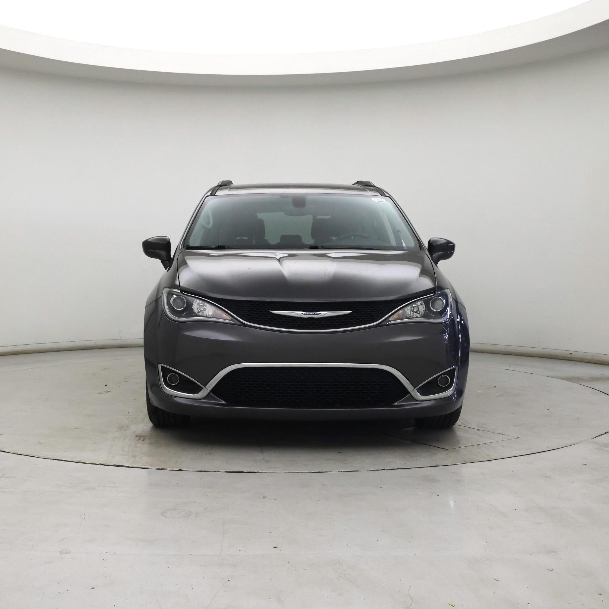 Thumbnail: 2017 Chrysler Pacifica - 5