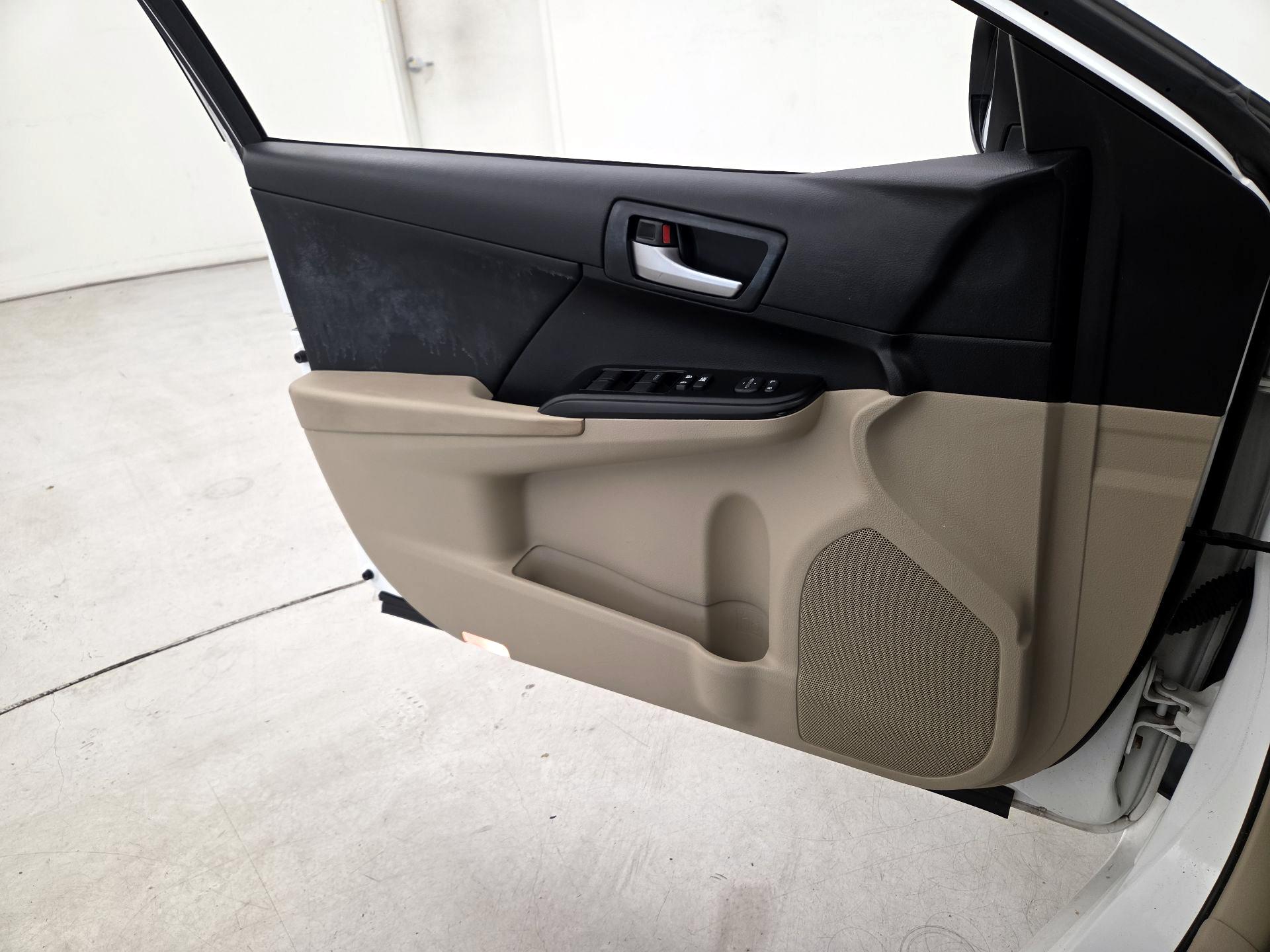 Thumbnail: 2014 Toyota Camry - 12