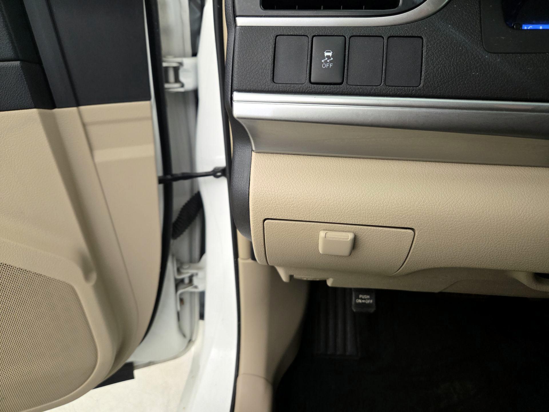 Thumbnail: 2014 Toyota Camry - 13