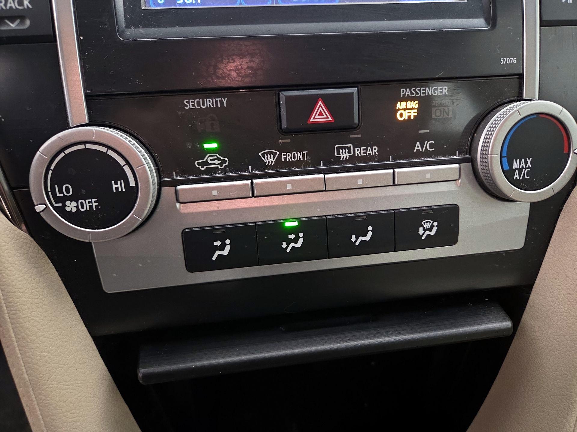 Thumbnail: 2014 Toyota Camry - 15