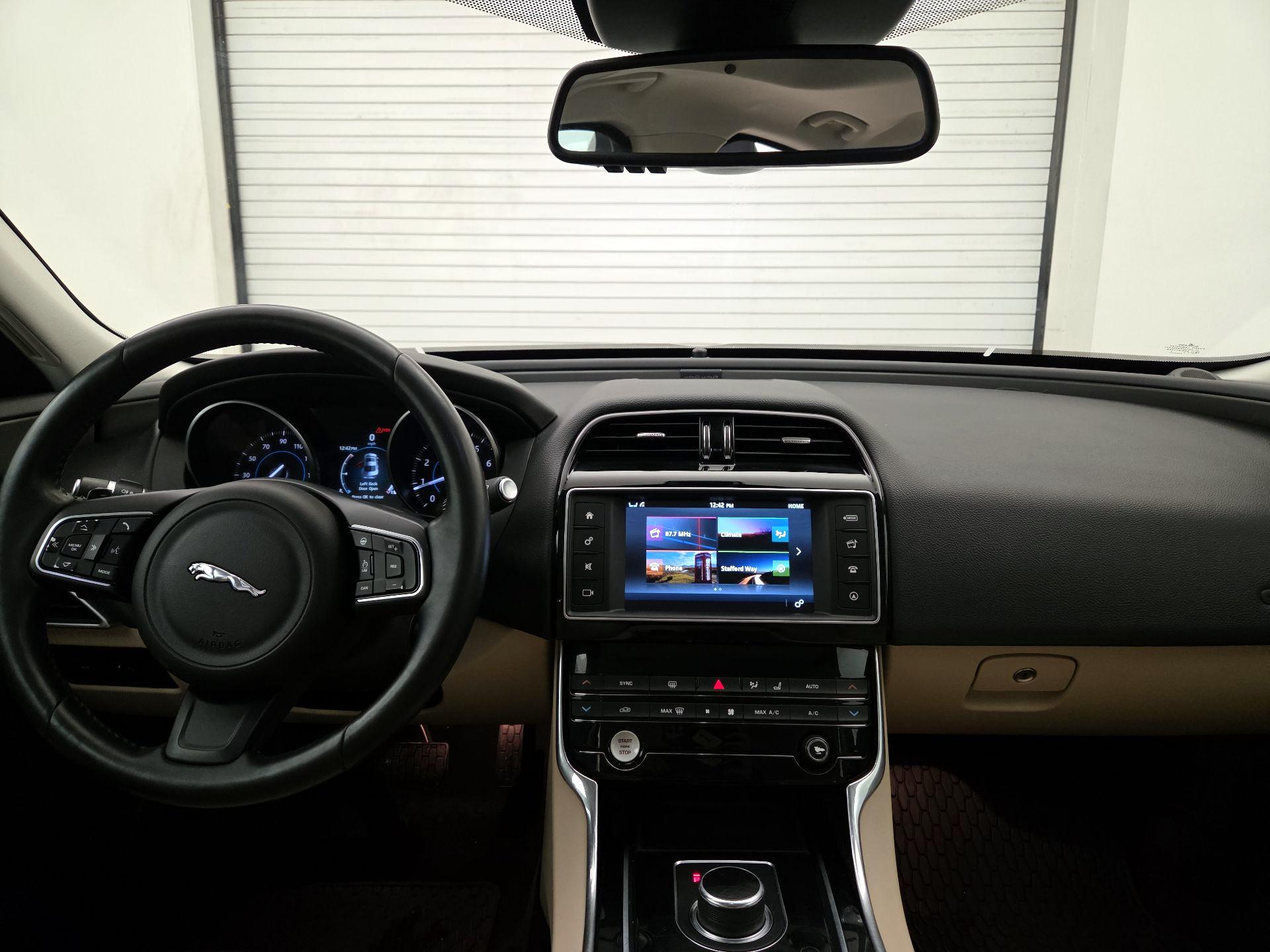 Thumbnail: 2017 Jaguar XE - 9