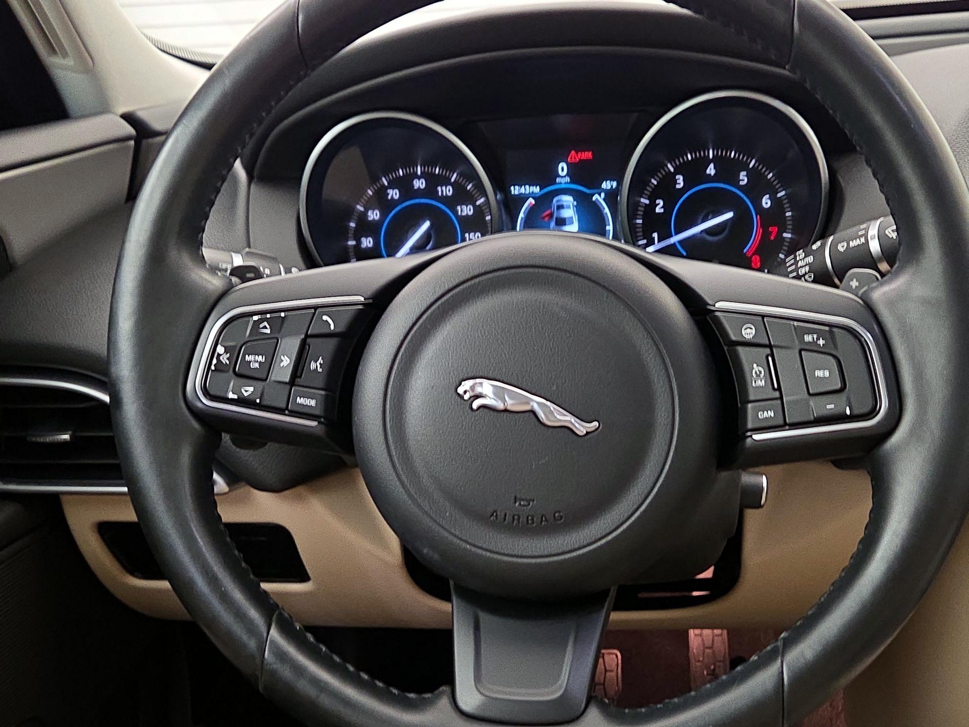 Thumbnail: 2017 Jaguar XE - 10