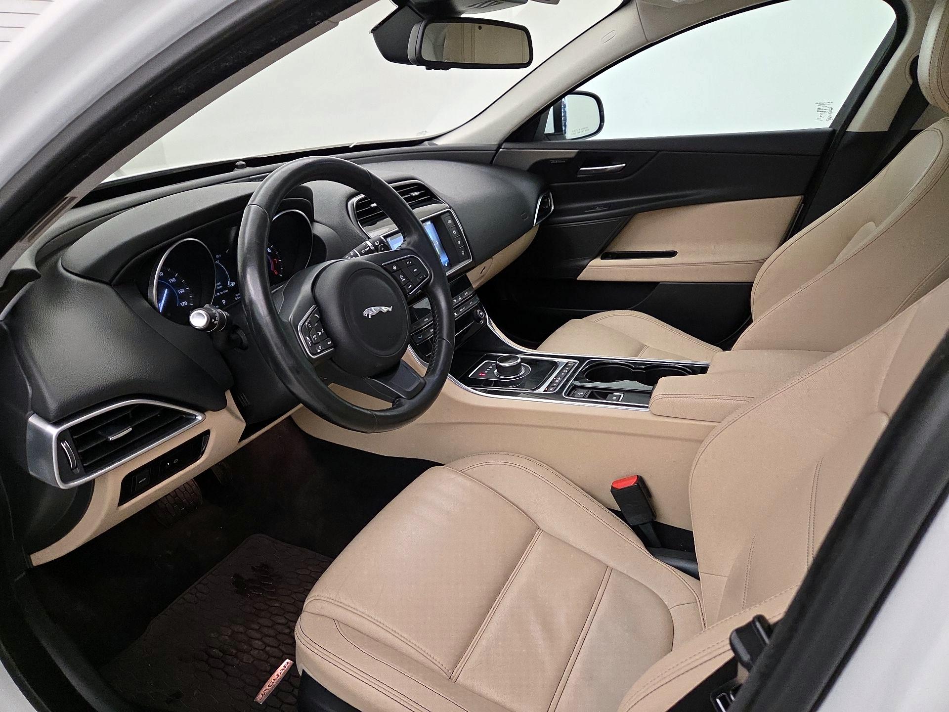 Thumbnail: 2017 Jaguar XE - 11