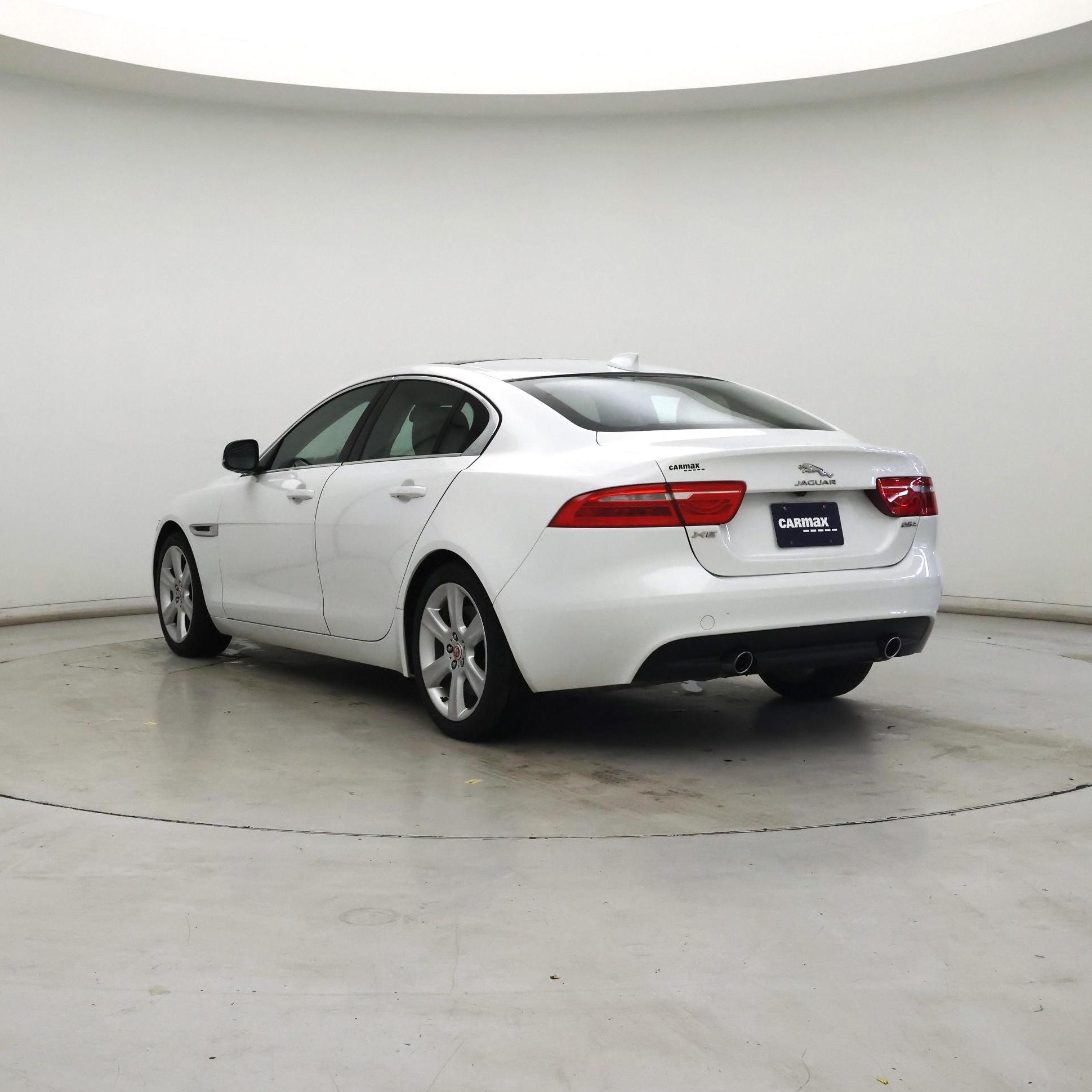 Thumbnail: 2017 Jaguar XE - 2