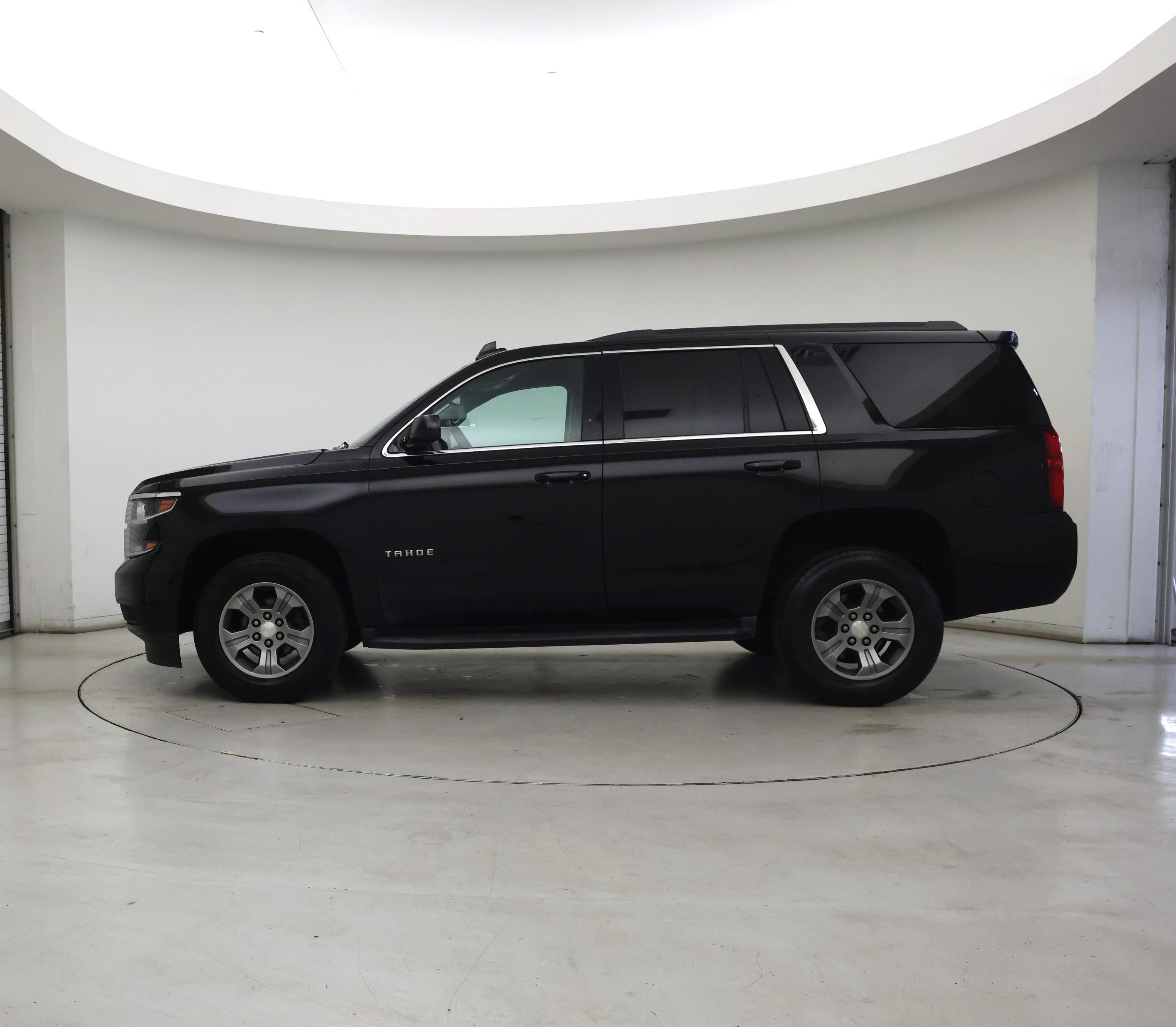 Thumbnail: 2018 Chevrolet Tahoe - 3