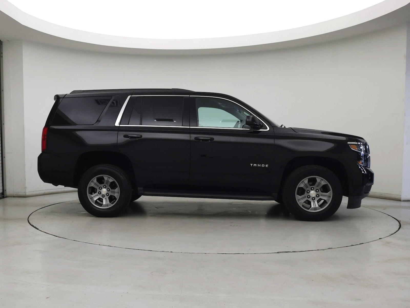 2018 Chevrolet Tahoe LS - Photo 8
