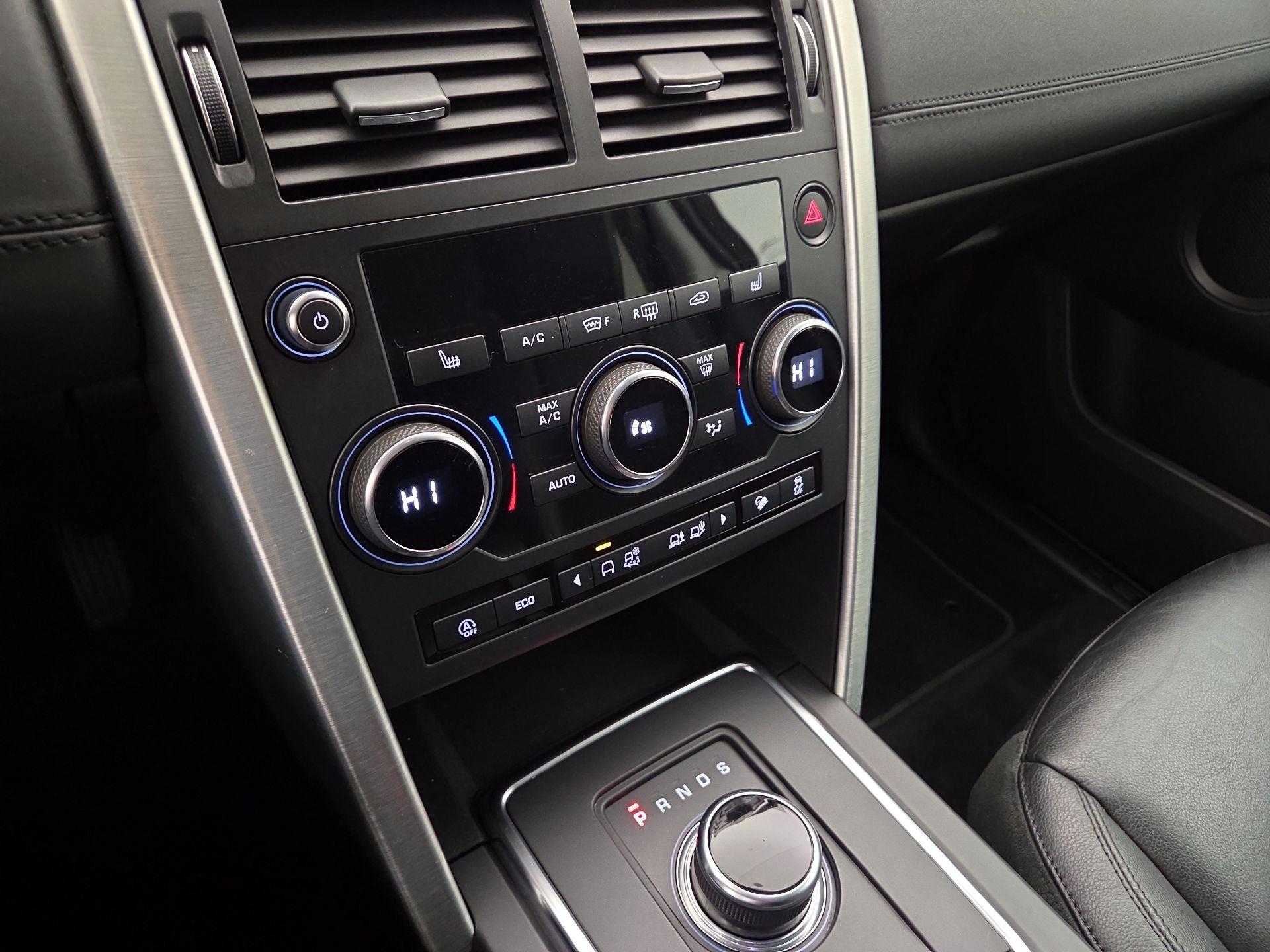 Thumbnail: 2018 Land Rover Discovery Sport - 16