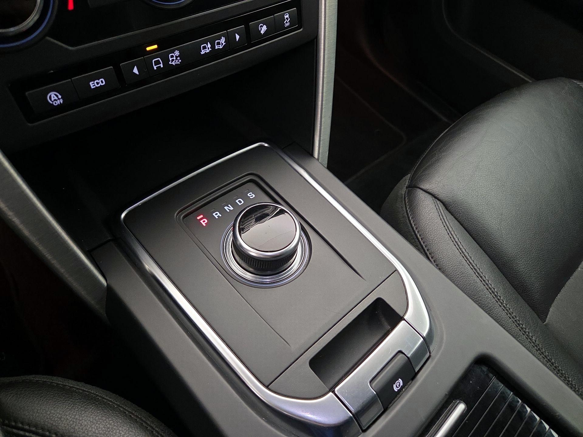 Thumbnail: 2018 Land Rover Discovery Sport - 17