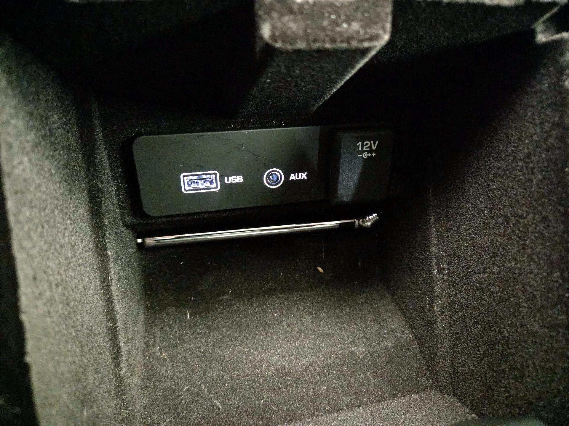 Thumbnail: 2018 Land Rover Discovery Sport - 18