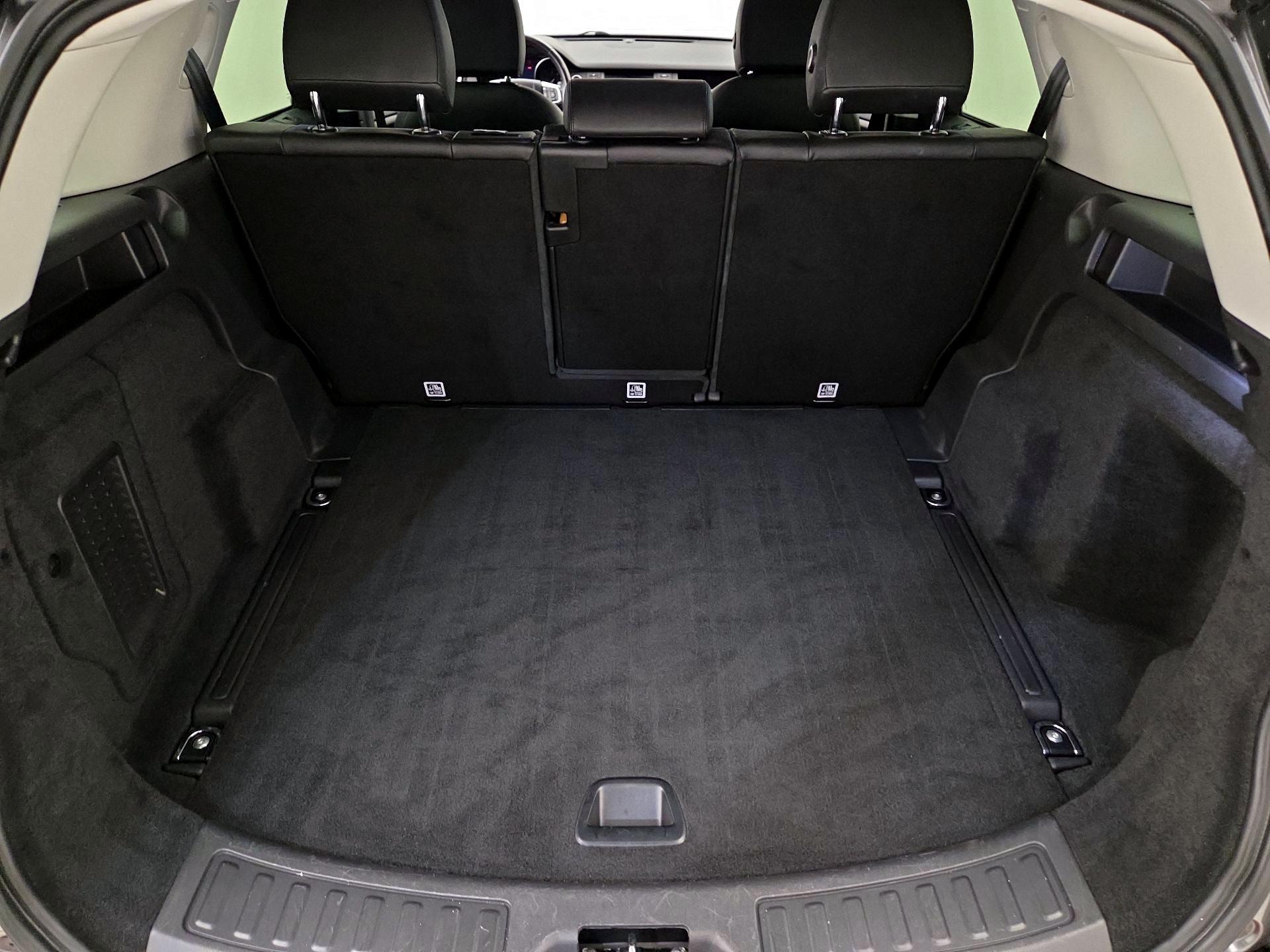 Thumbnail: 2018 Land Rover Discovery Sport - 20