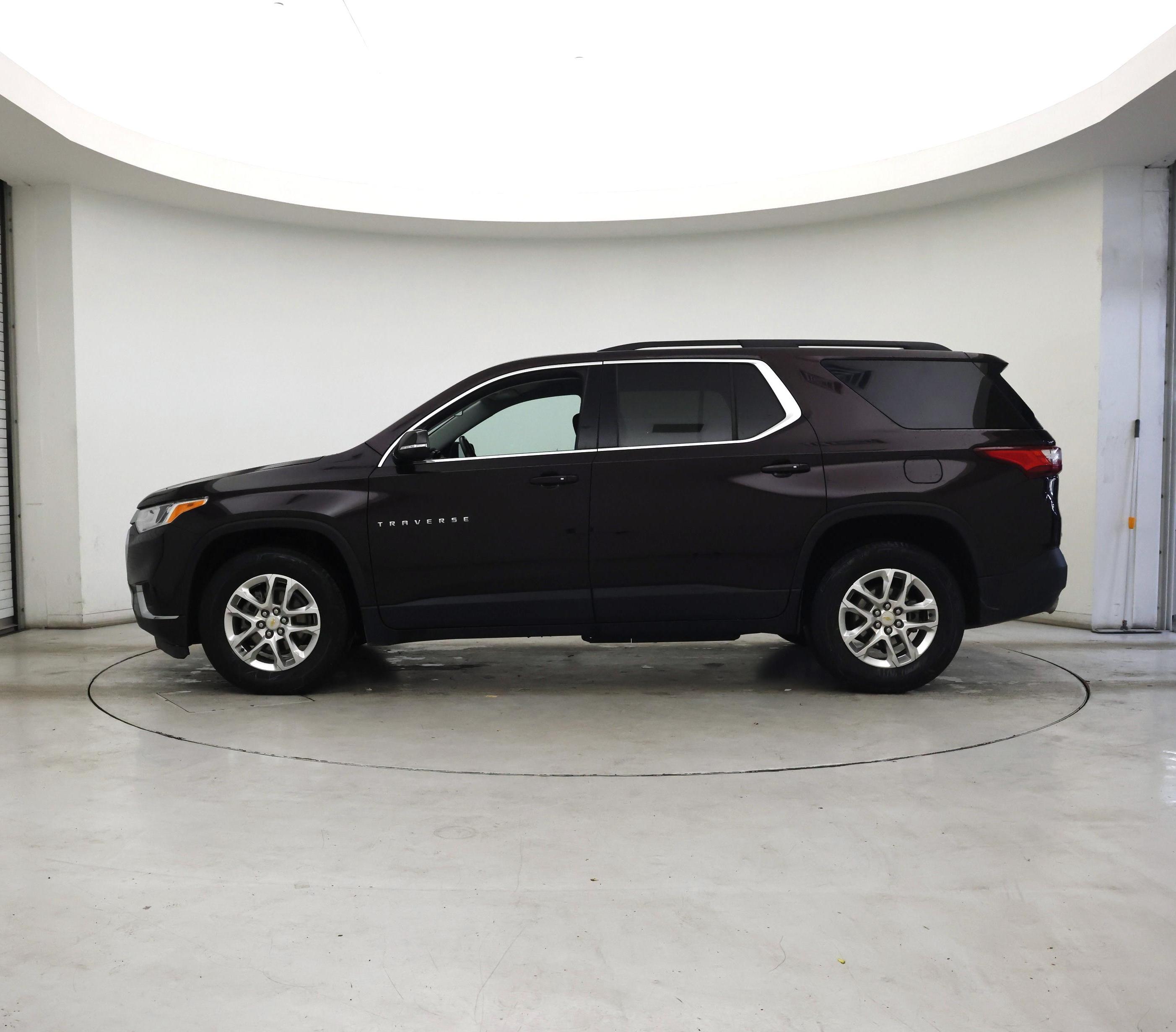 Thumbnail: 2021 Chevrolet Traverse - 3