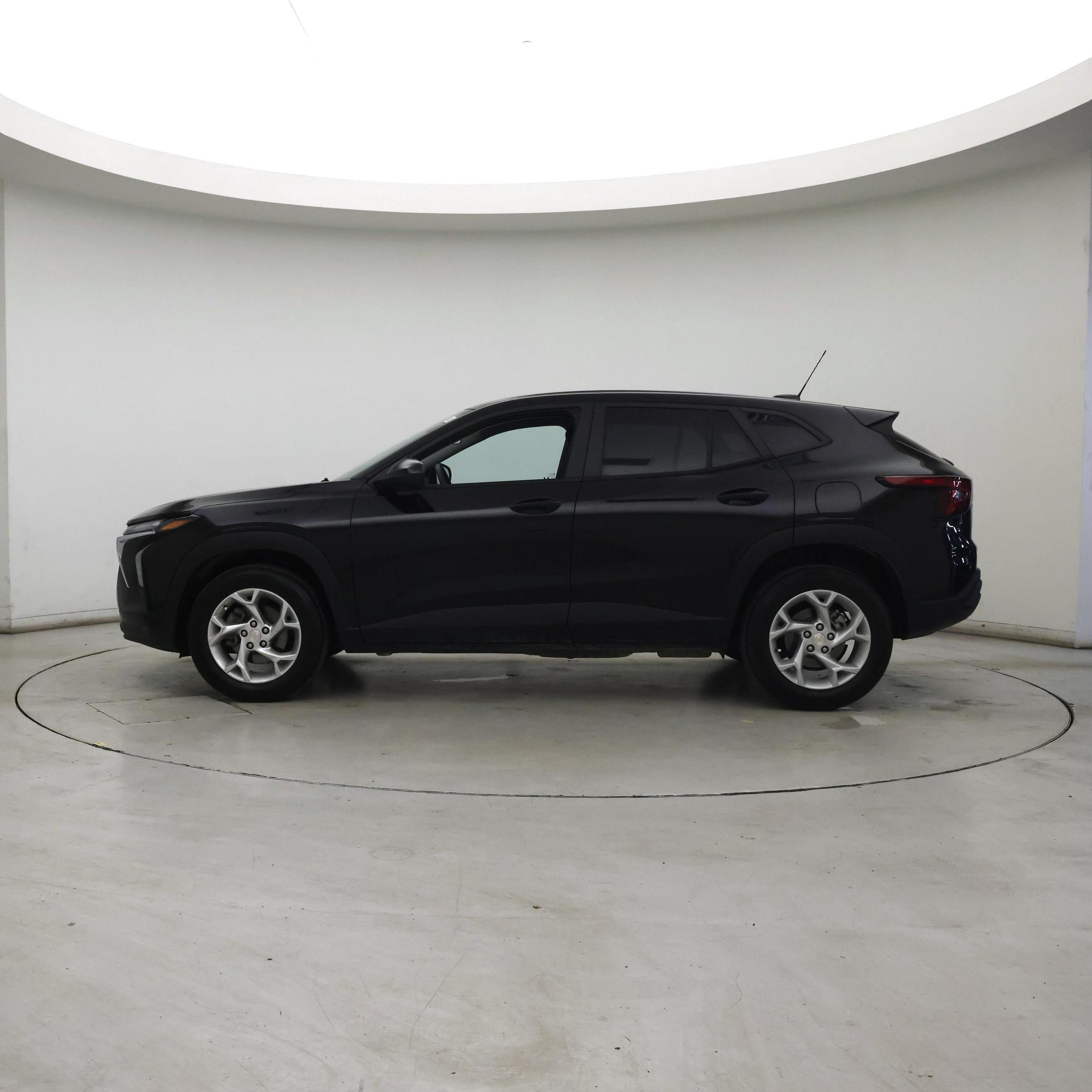 Thumbnail: 2024 Chevrolet Trax - 3