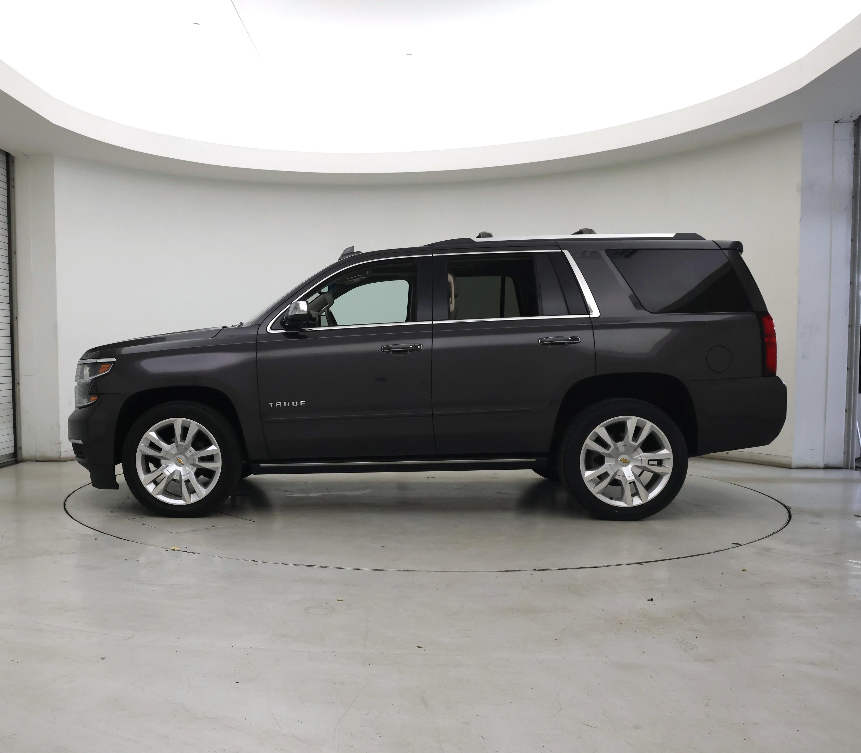 Thumbnail: 2017 Chevrolet Tahoe - 3